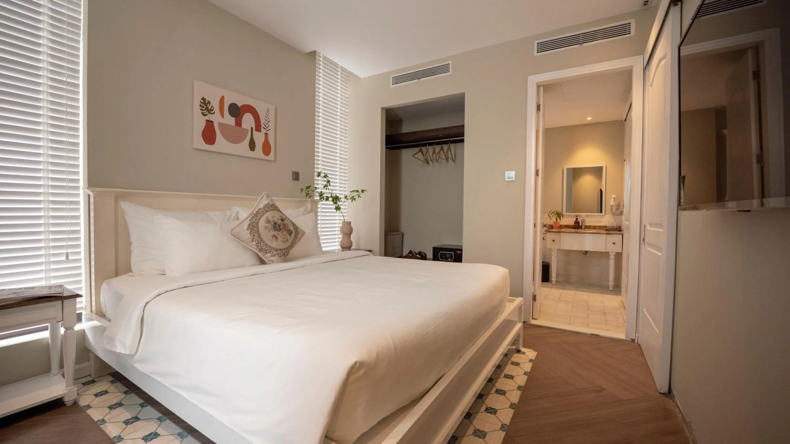 Bedroom, Bed in Celine Living - Central