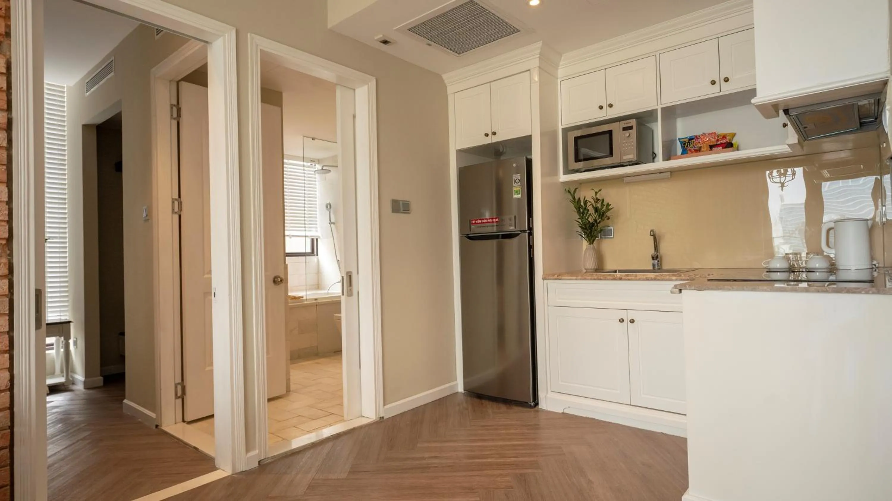 Kitchen or kitchenette in Celine Living - Central