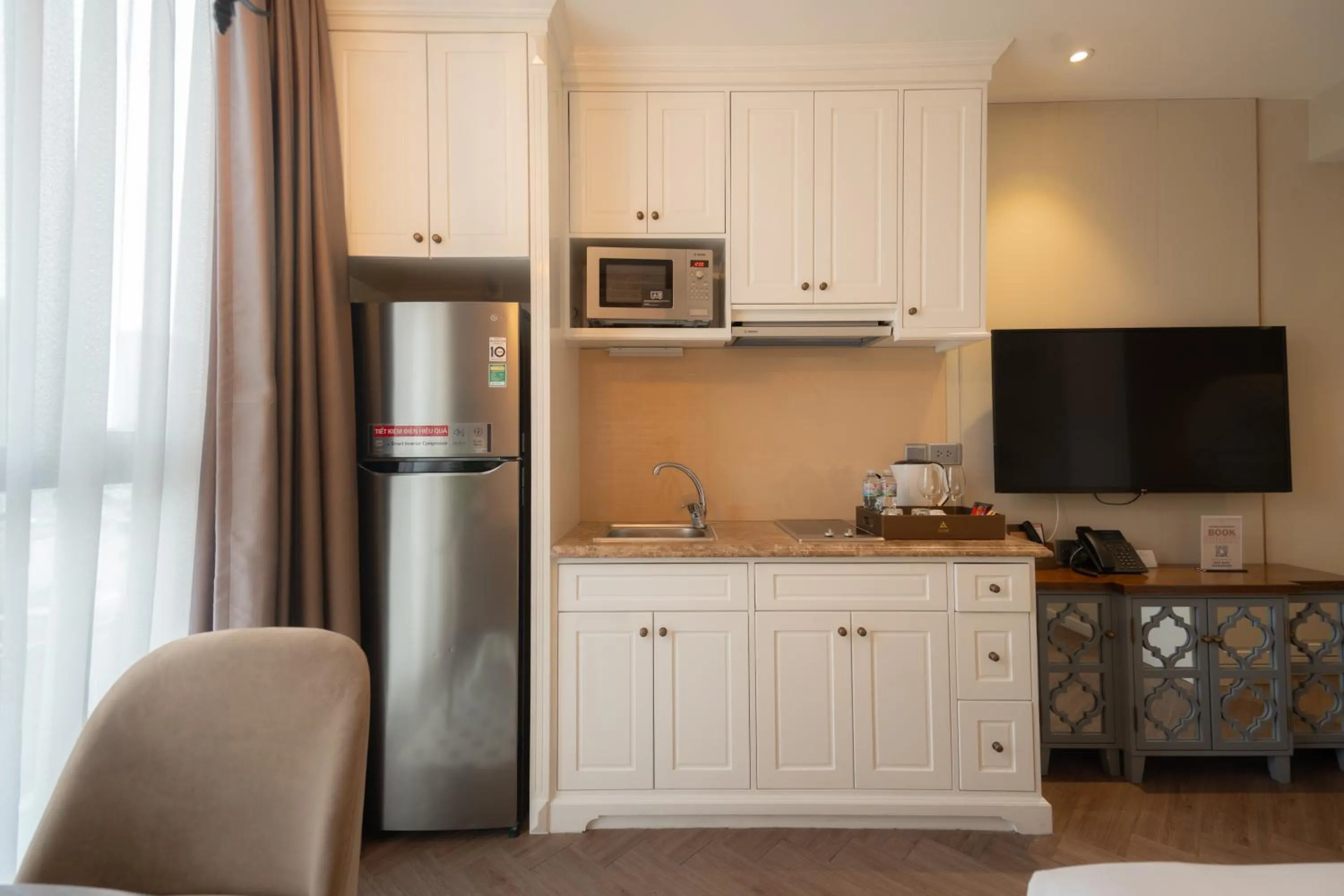 minibar in Celine Living - Central