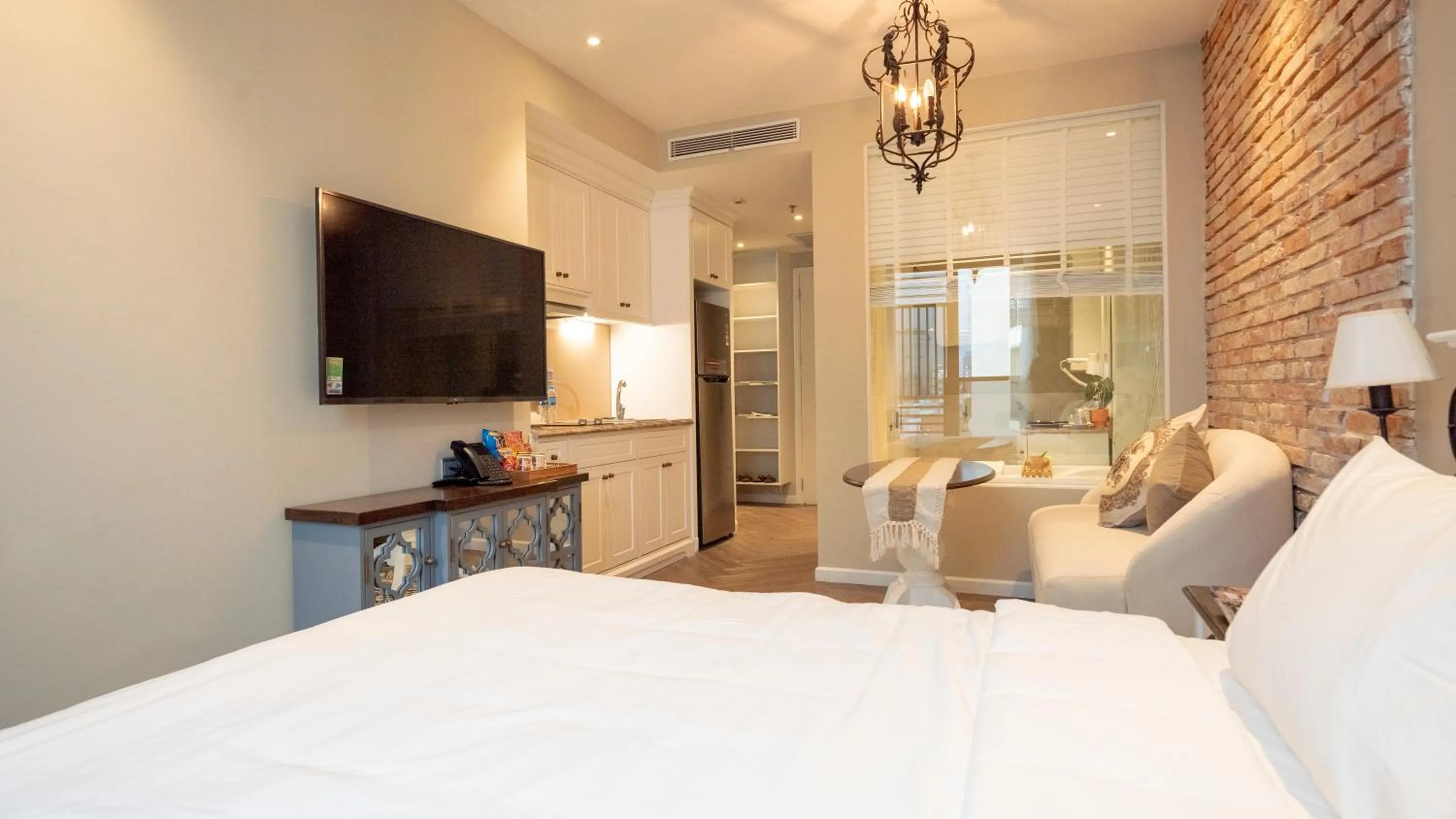 Bedroom, Bed in Celine Living - Central