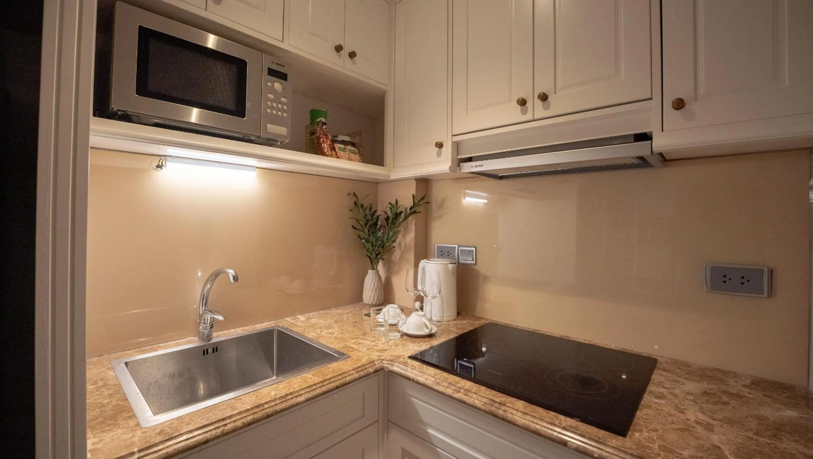 Kitchen or kitchenette in Celine Living - Central