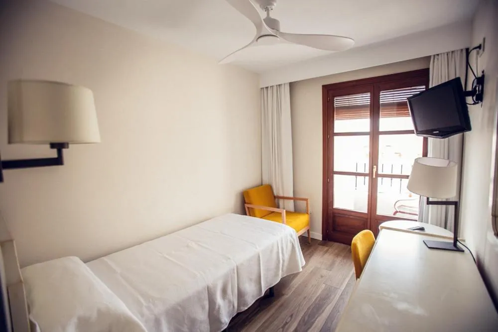 Photo of the whole room, Bed in Finca Los Llanos