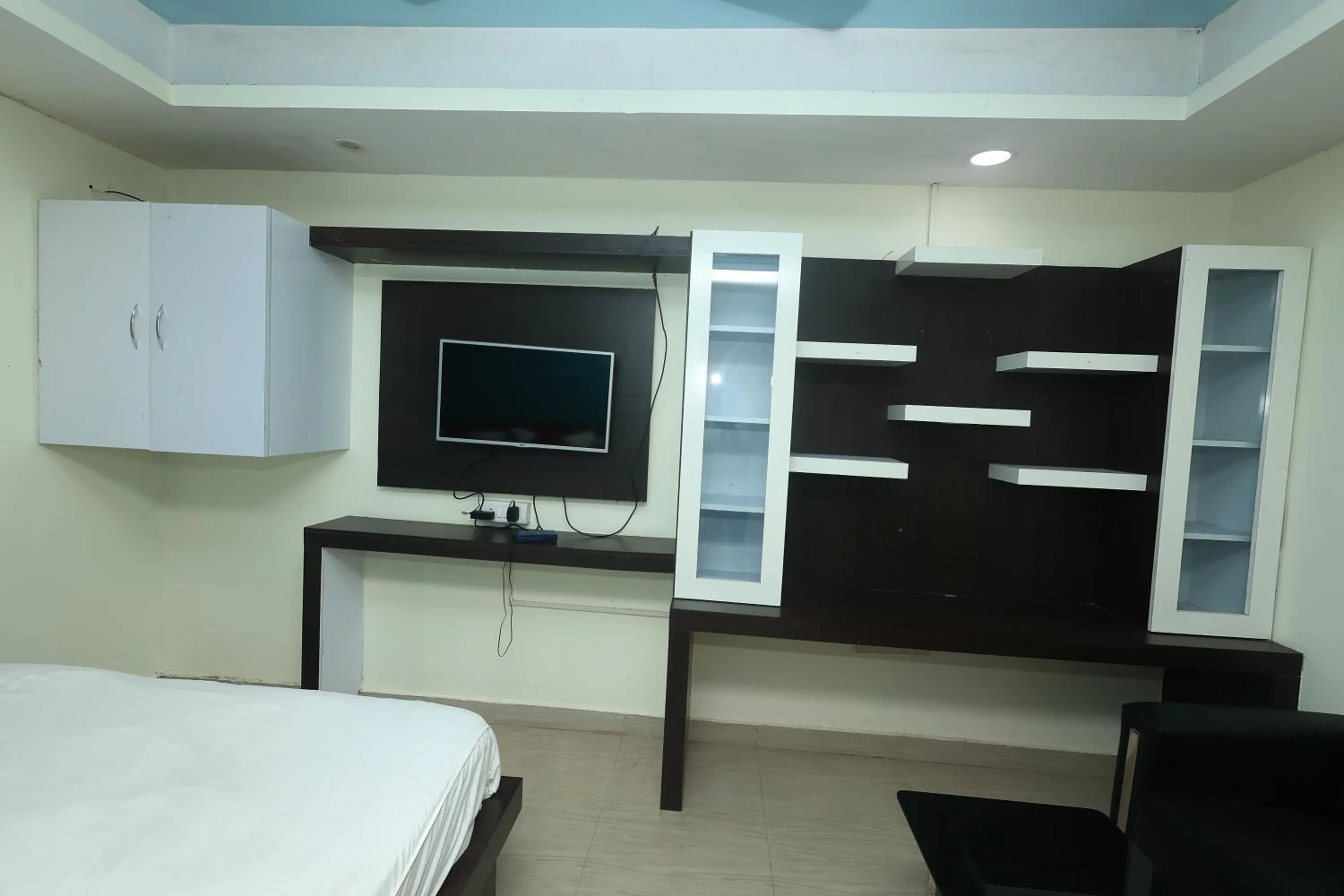 Bed in HOTEL SPACE SETTER