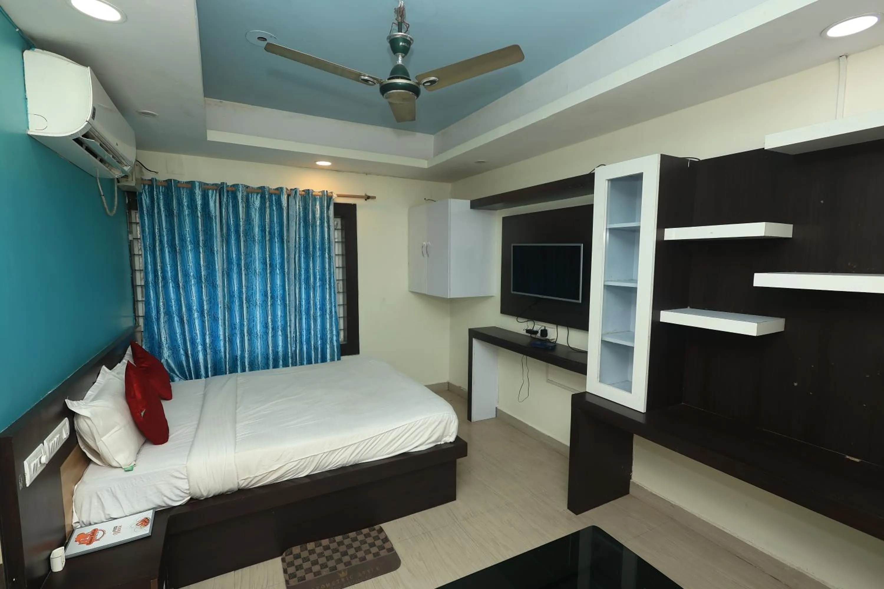 Bed in HOTEL SPACE SETTER