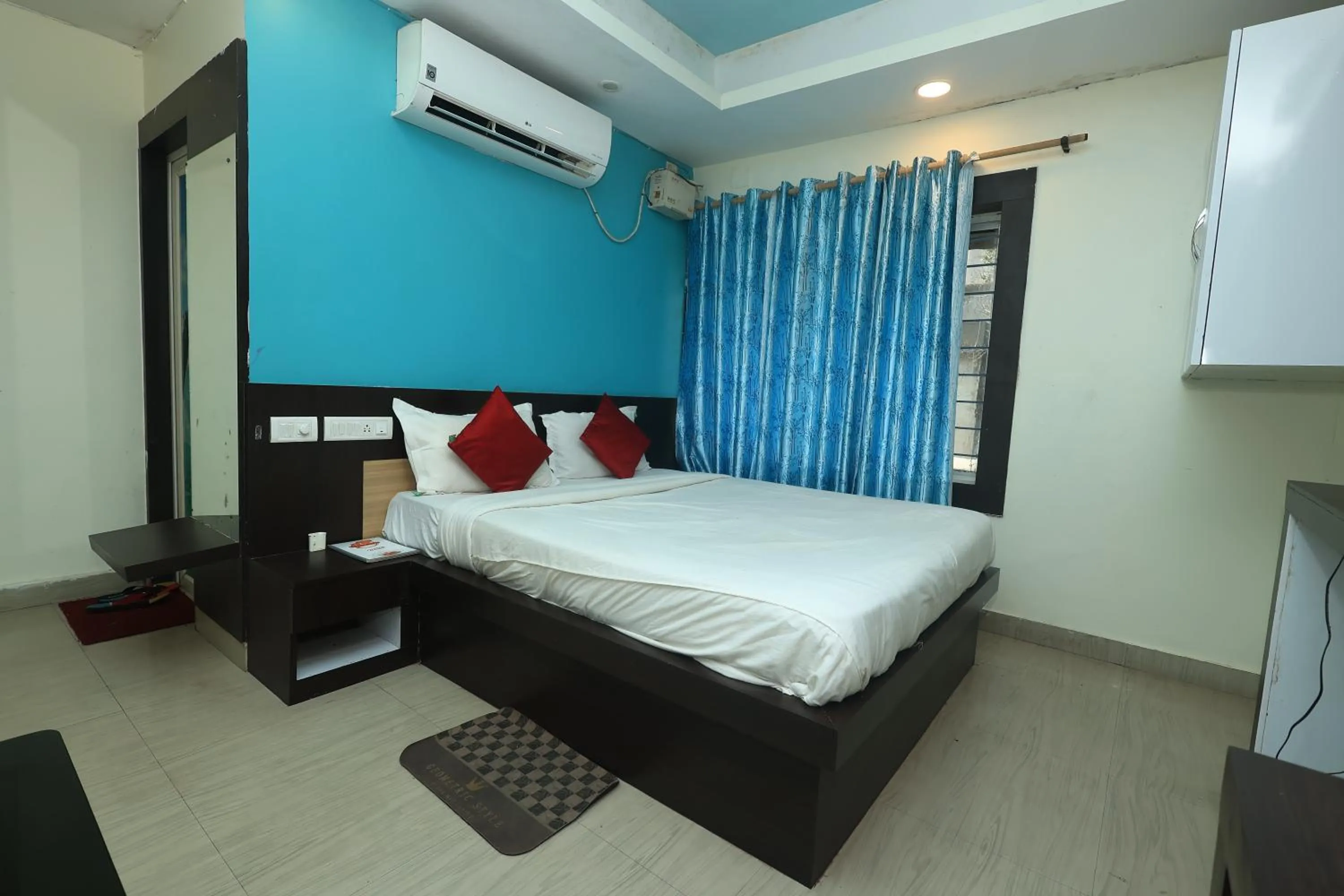 Bed in HOTEL SPACE SETTER