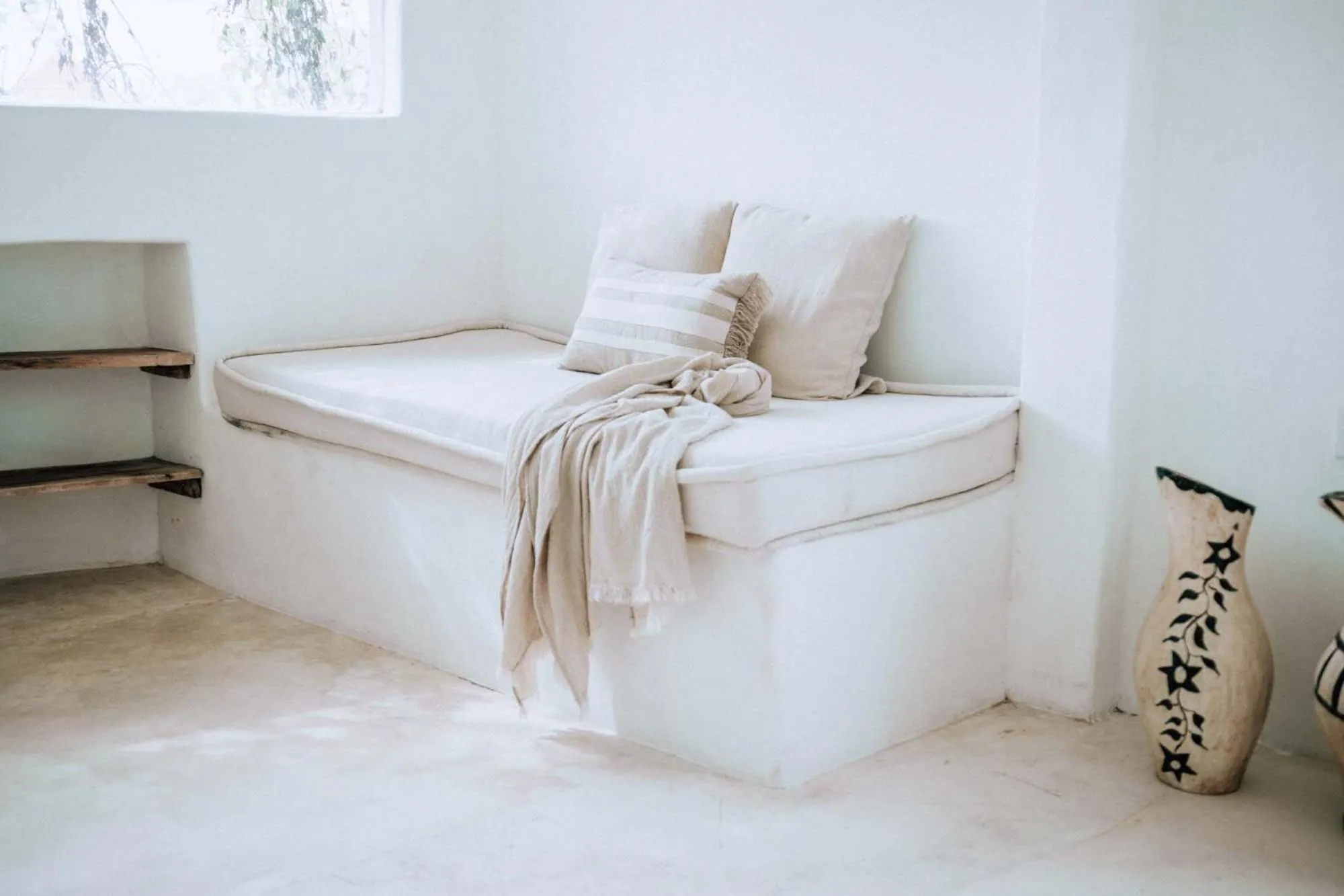 Living room, Bed in Hotel Sages