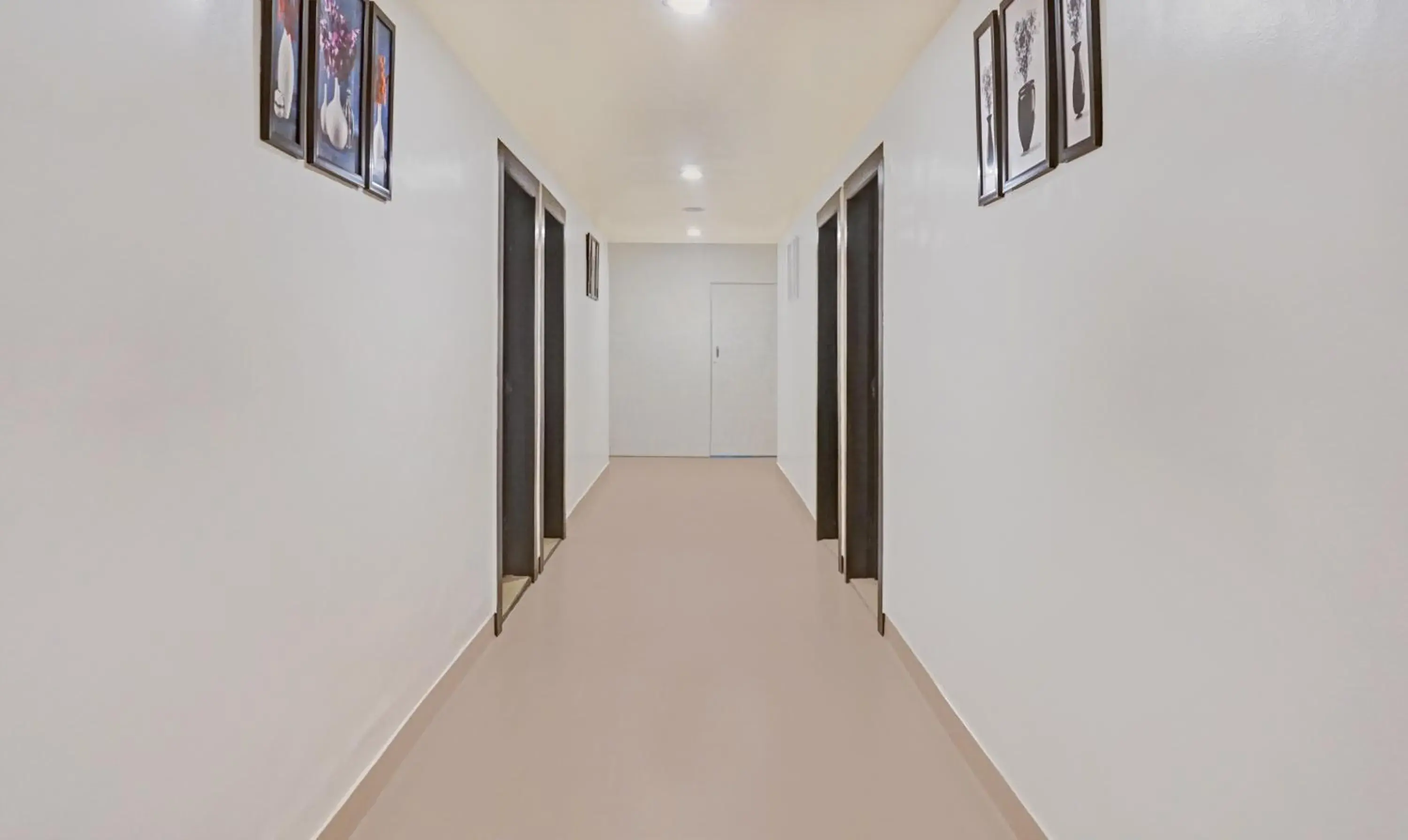 Lobby or reception in Itsy Hotels Crown Inn Lobby or reception in Itsy Hotels Crown Inn