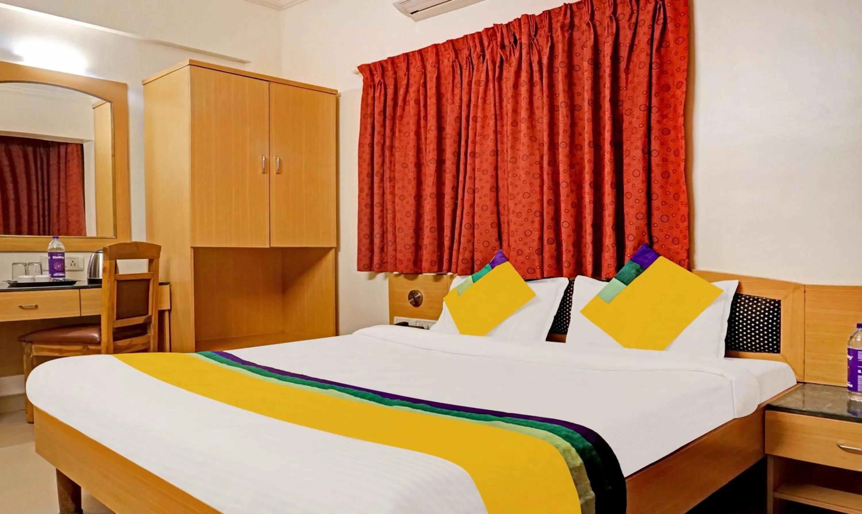 Bedroom, Bed in Itsy Hotels Crown Inn