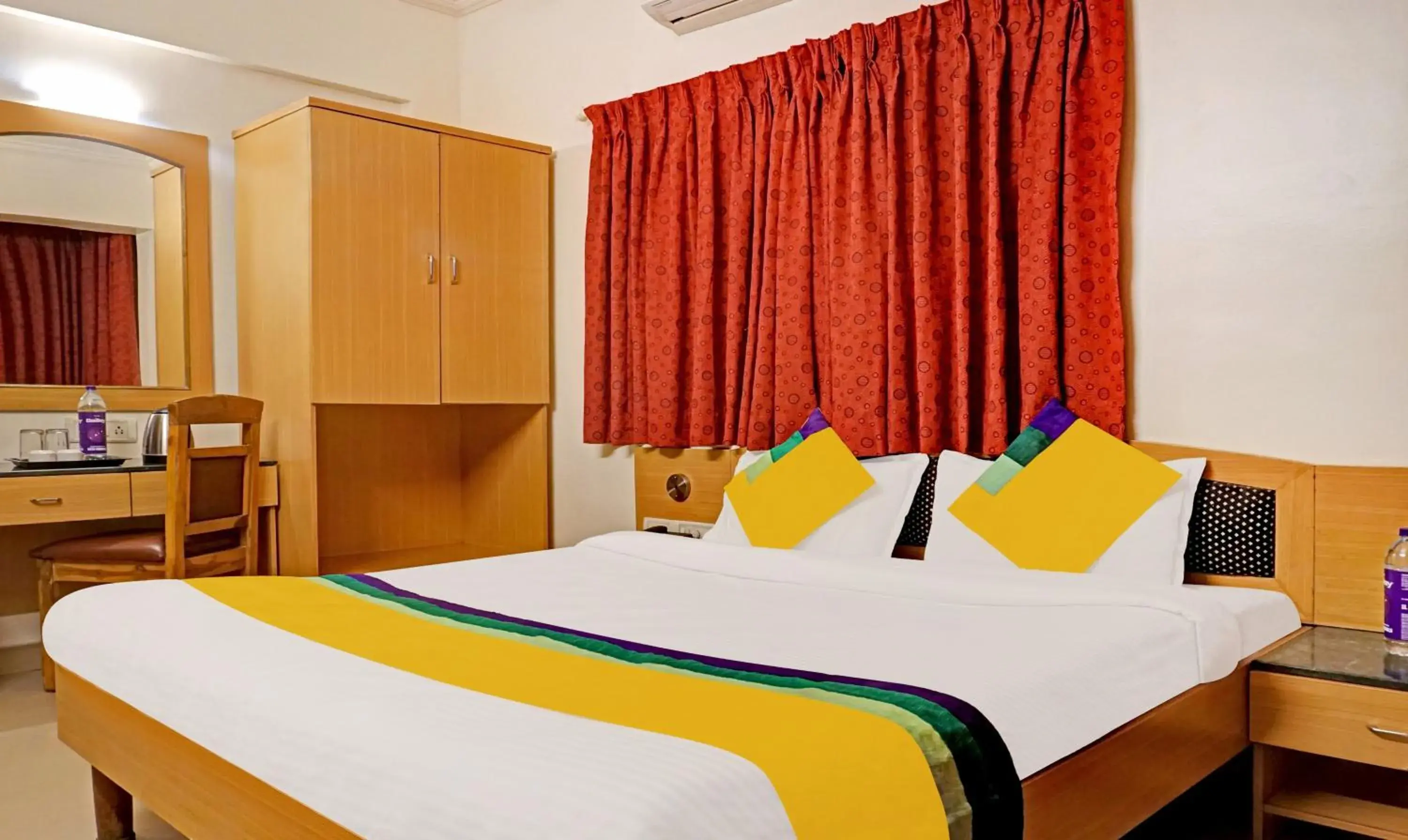 Bedroom, Bed in Itsy Hotels Crown Inn Bedroom, Bed in Itsy Hotels Crown Inn