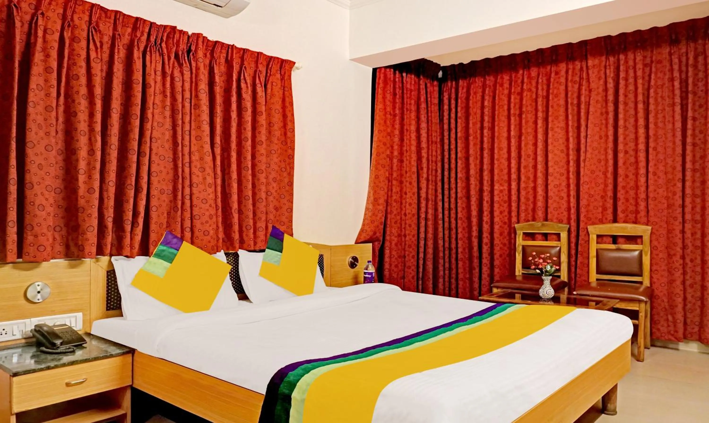 Bedroom, Bed in Itsy Hotels Crown Inn