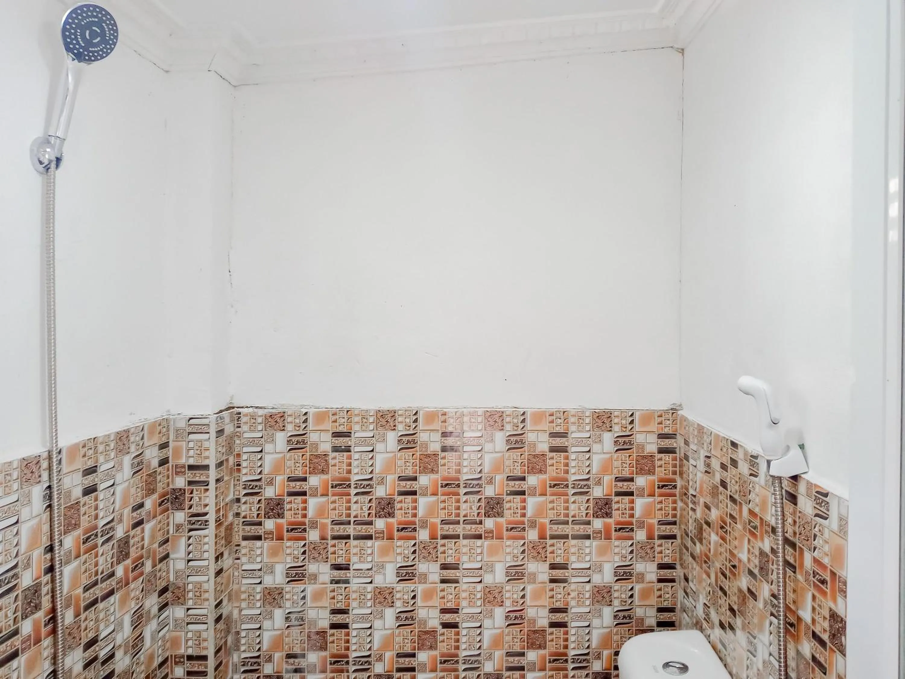Bathroom in Urbanview Hotel Rio Life House Cianjur by RedDoorz