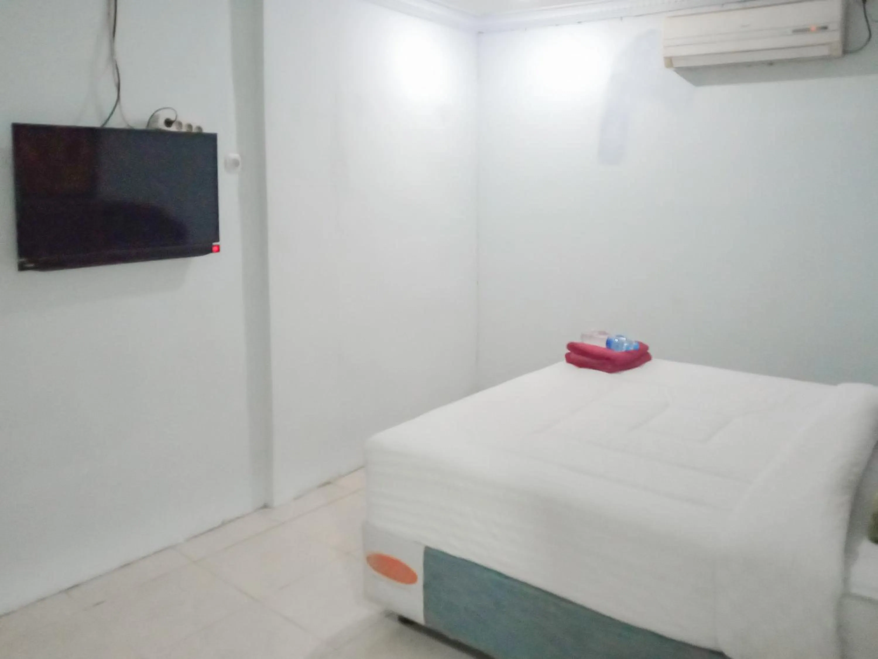 Bedroom, Bed in Urbanview Hotel Rio Life House Cianjur by RedDoorz