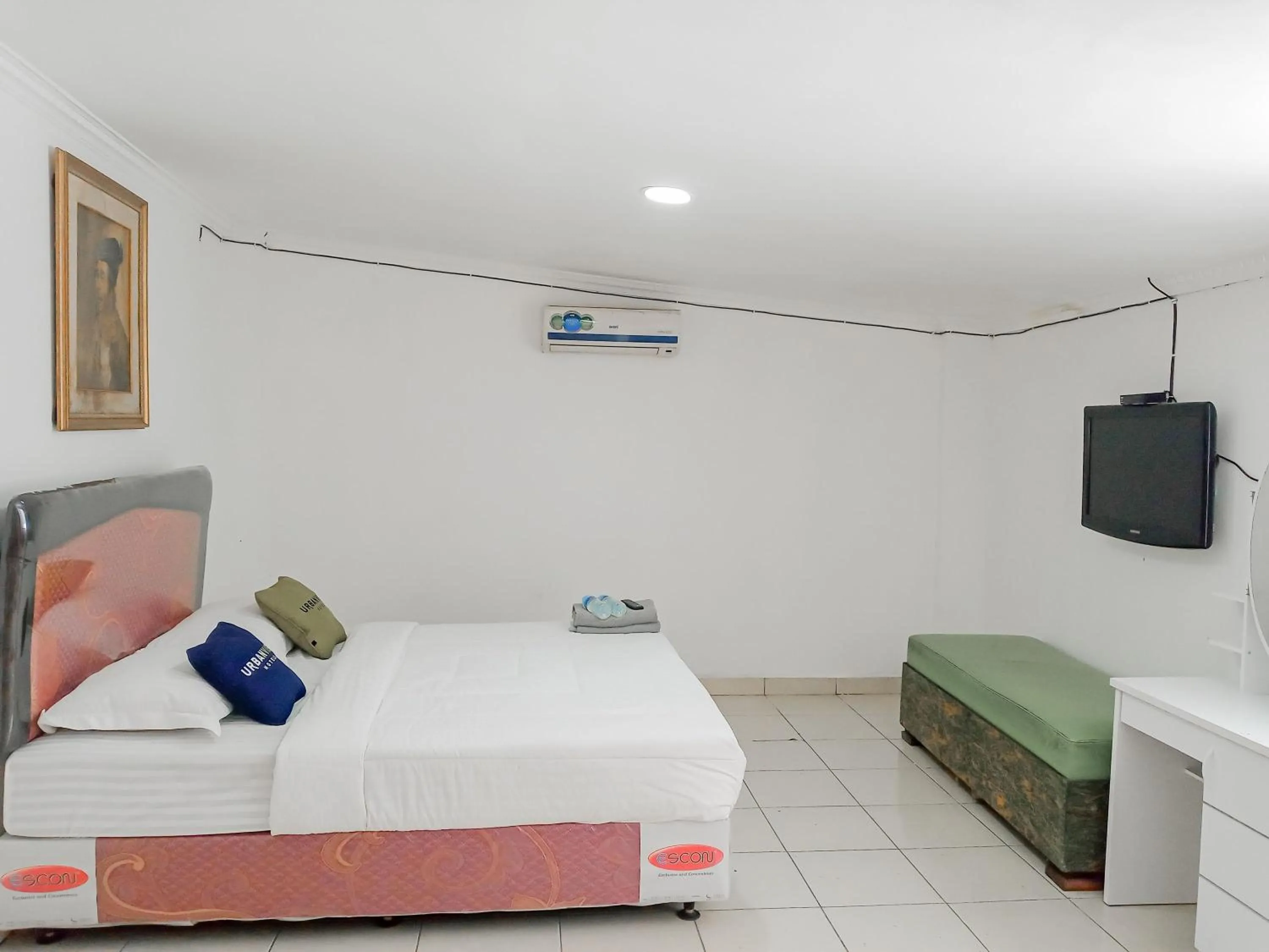 Bedroom, Bed in Urbanview Hotel Rio Life House Cianjur by RedDoorz