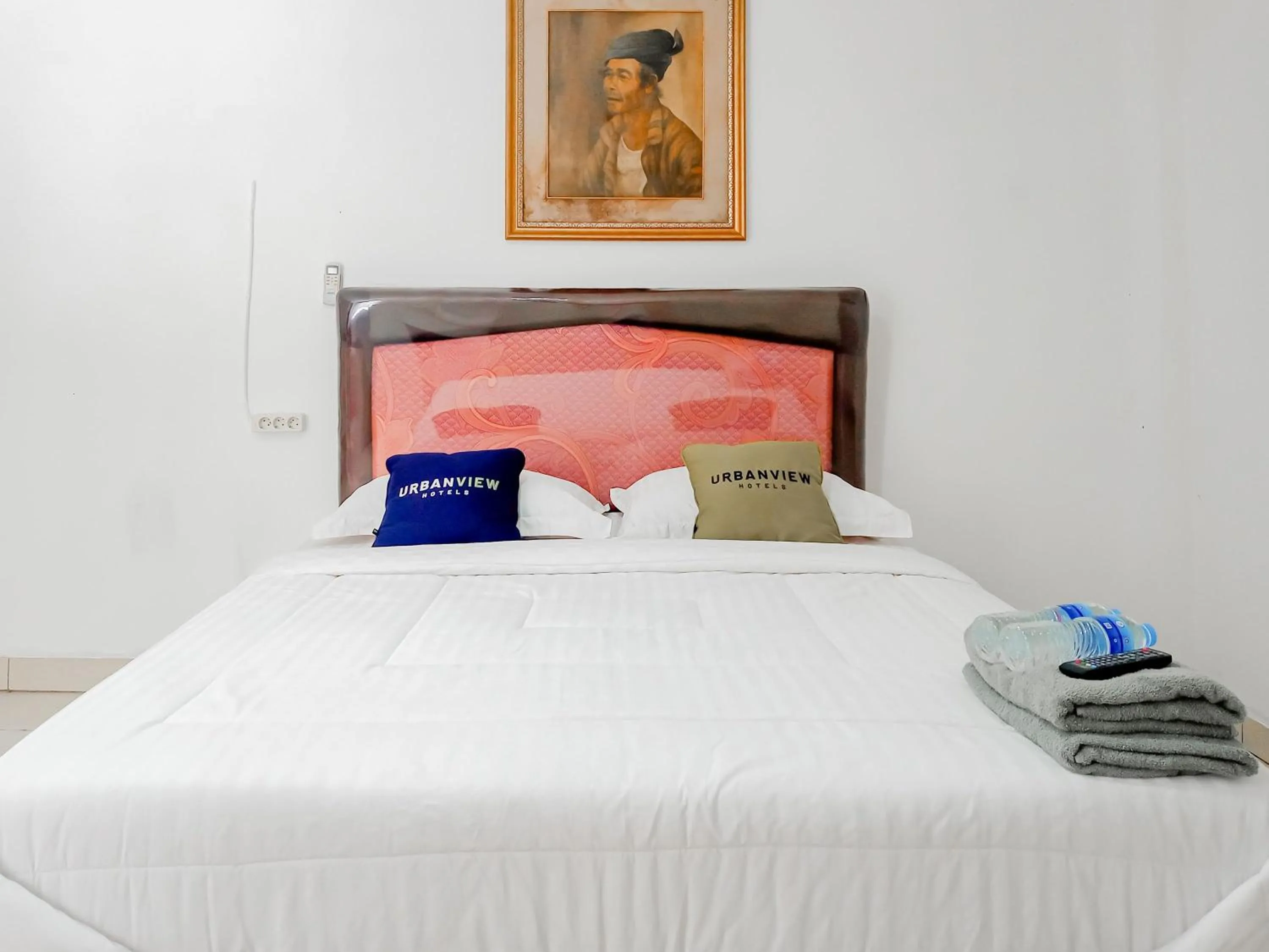 Bedroom, Bed in Urbanview Hotel Rio Life House Cianjur by RedDoorz