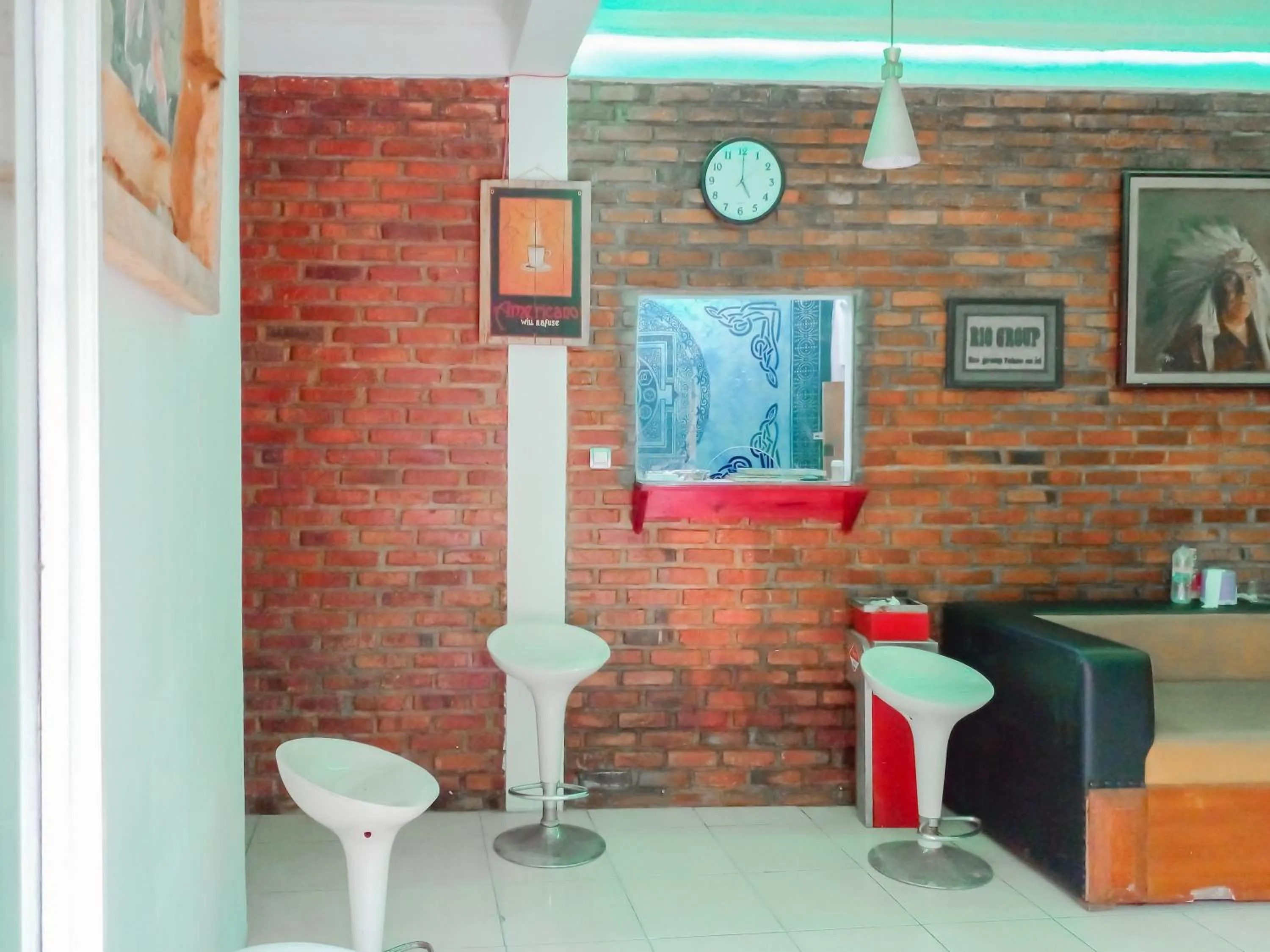 Living room in Urbanview Hotel Rio Life House Cianjur by RedDoorz
