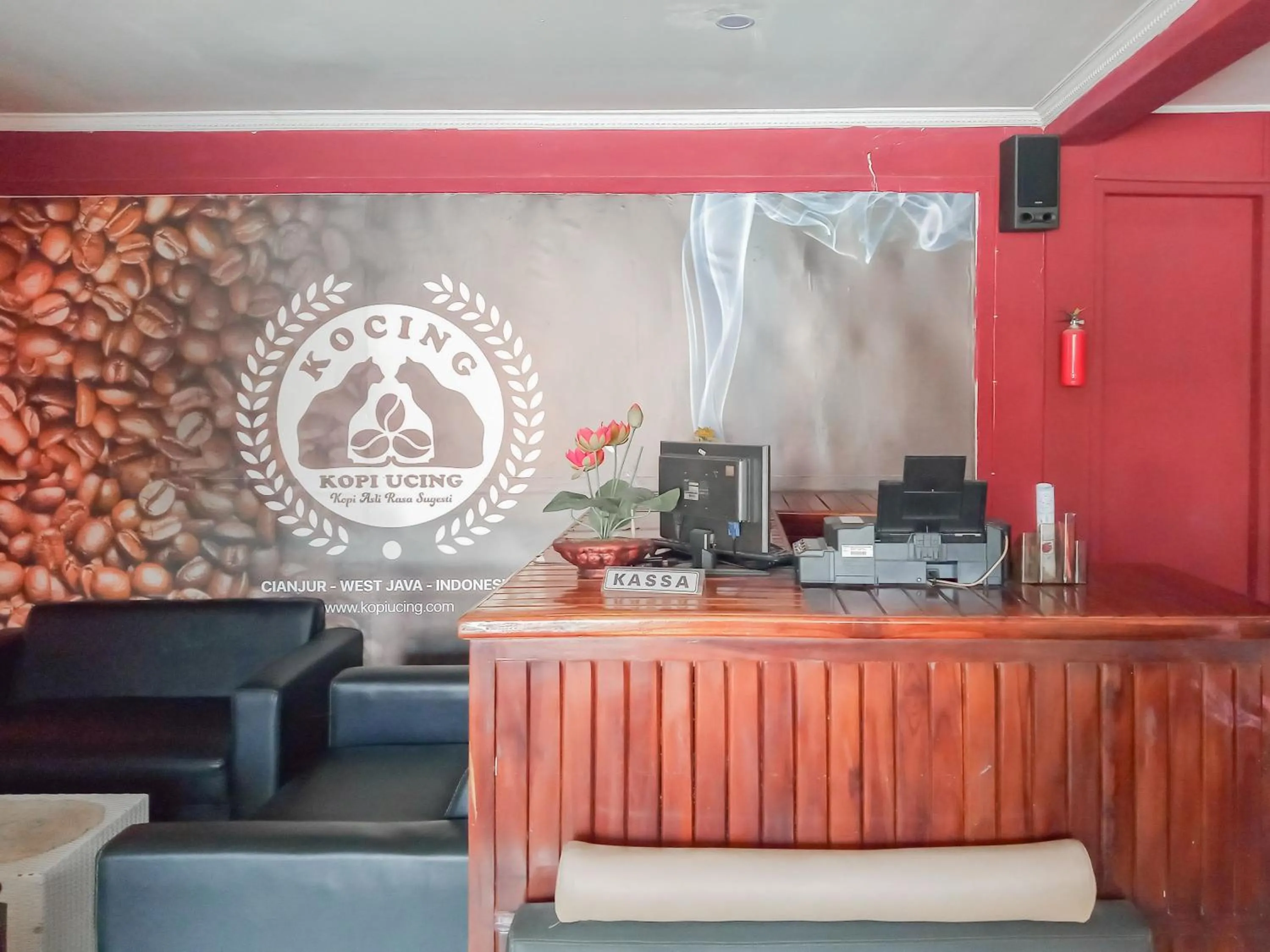 Lobby or reception in Urbanview Hotel Rio Life House Cianjur by RedDoorz