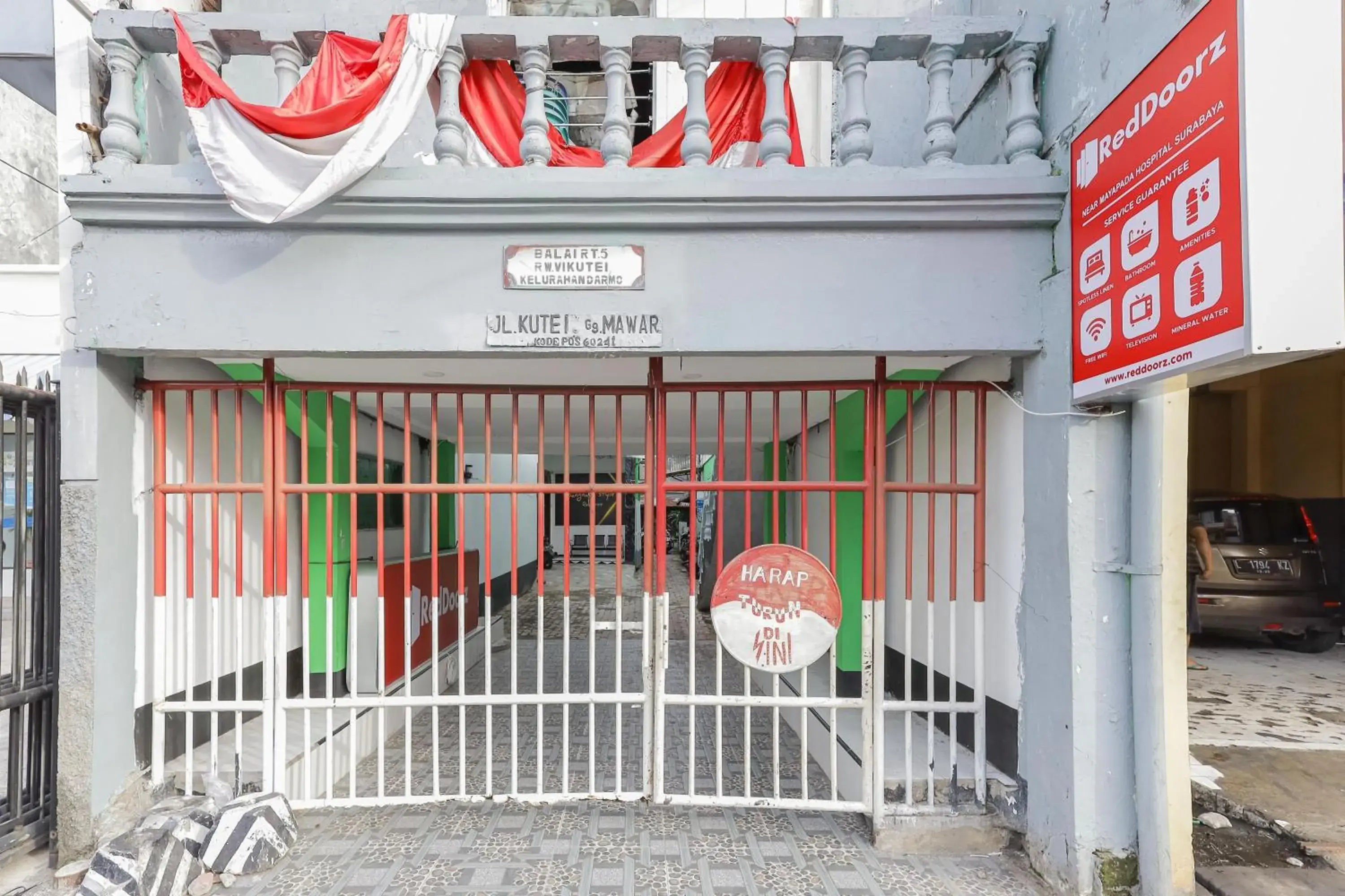 Property building in RedDoorz near Mayapada Hospital Surabaya Property building in RedDoorz near Mayapada Hospital Surabaya