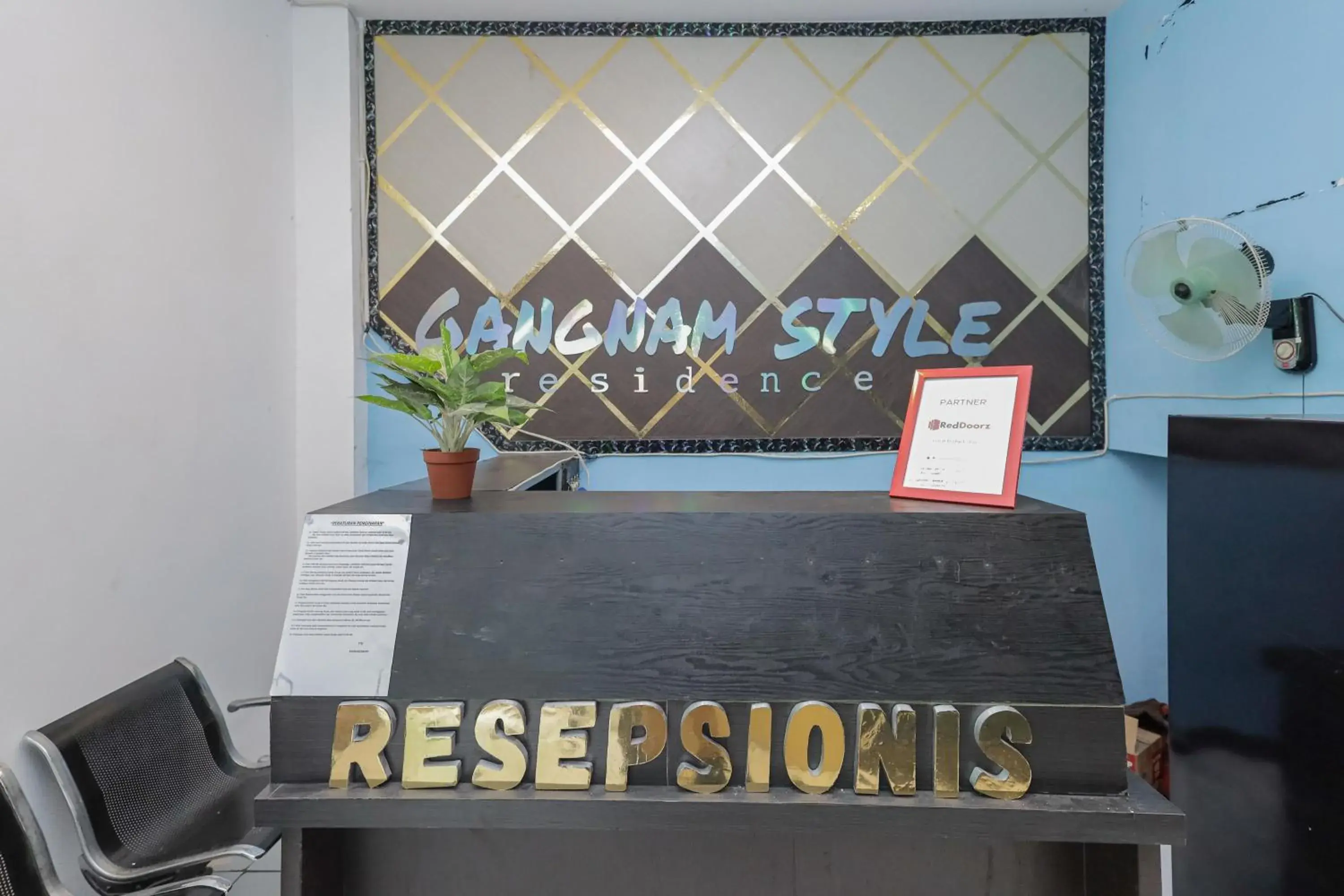 Lobby or reception in RedDoorz near Mayapada Hospital Surabaya Lobby or reception in RedDoorz near Mayapada Hospital Surabaya