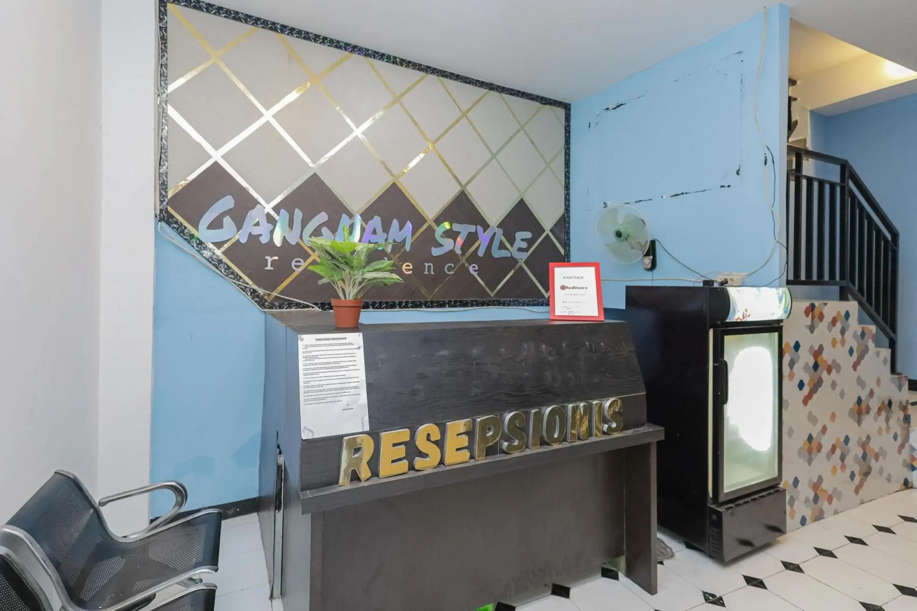 Lobby or reception in RedDoorz near Mayapada Hospital Surabaya Lobby or reception in RedDoorz near Mayapada Hospital Surabaya