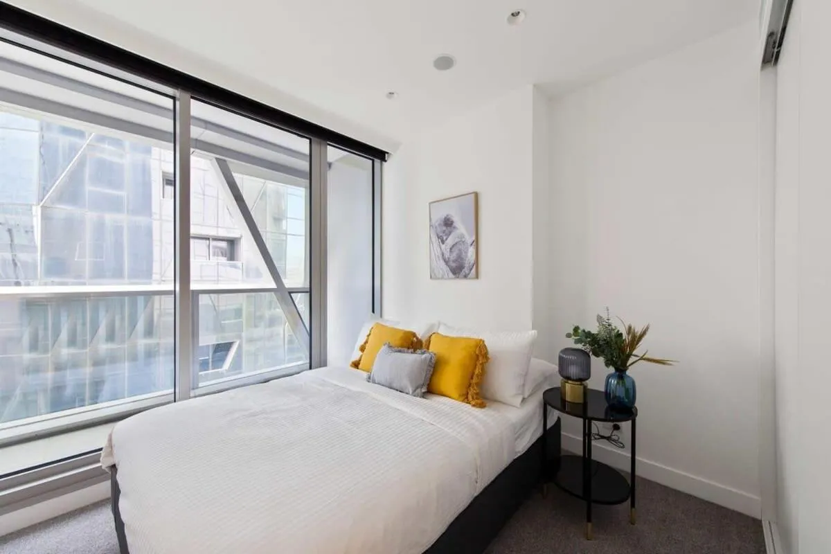 A Lux & Modern Apt Next to Southern Cross Station