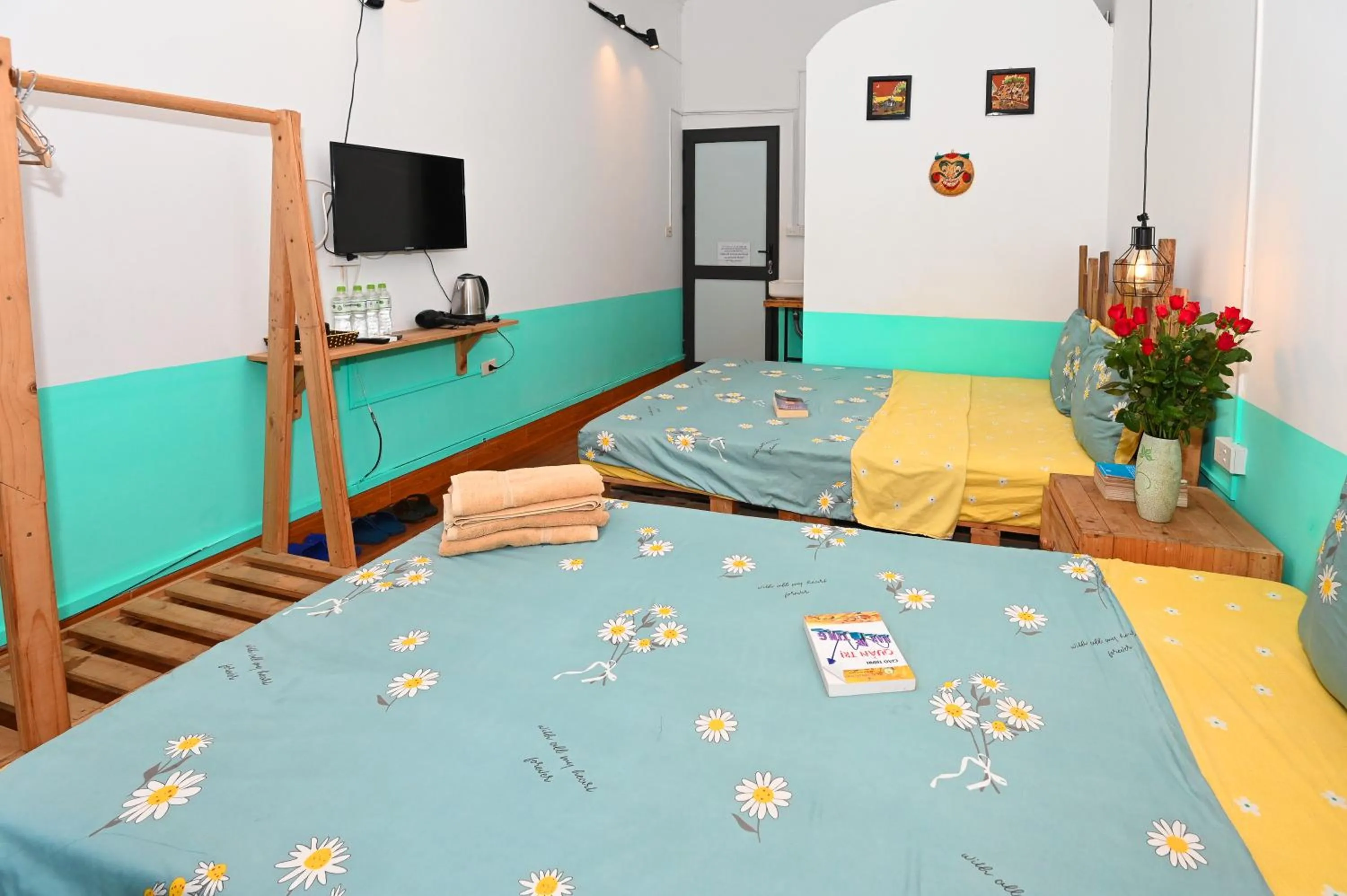 Communal lounge/ TV room, Bed in Sunny Hanoi Homestay