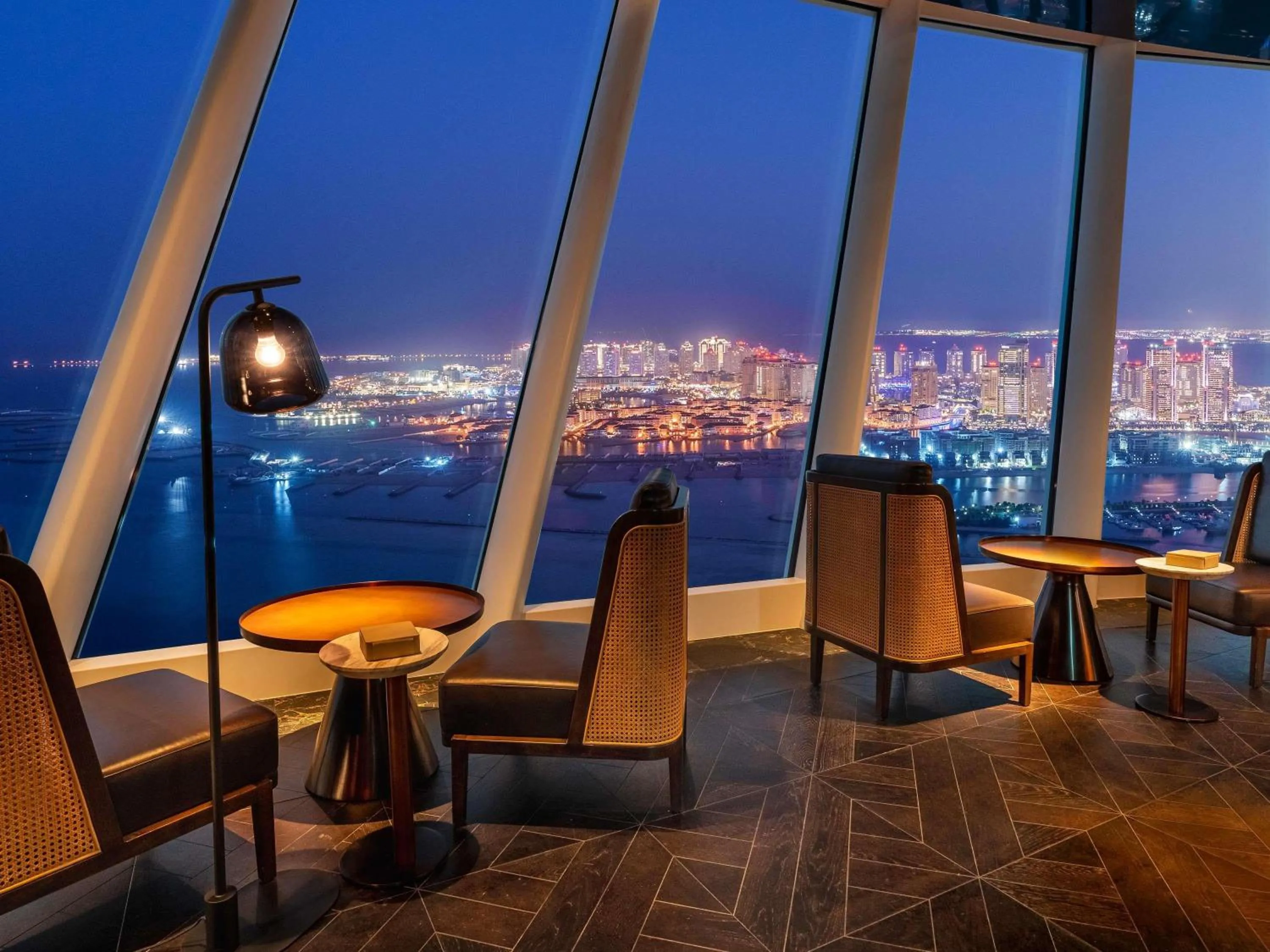 Lounge or bar in Raffles Doha