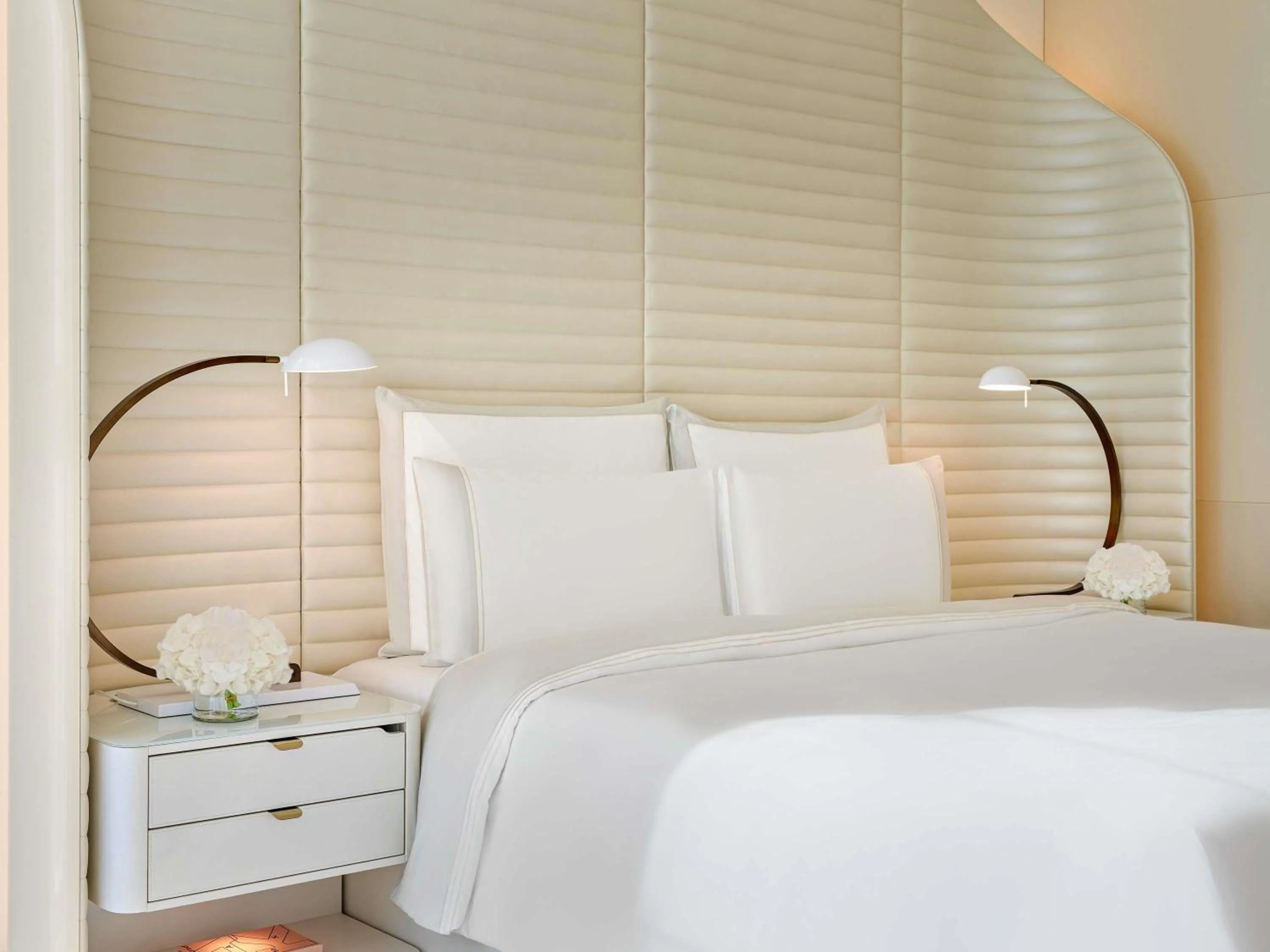 Bedroom, Bed in Fairmont Doha