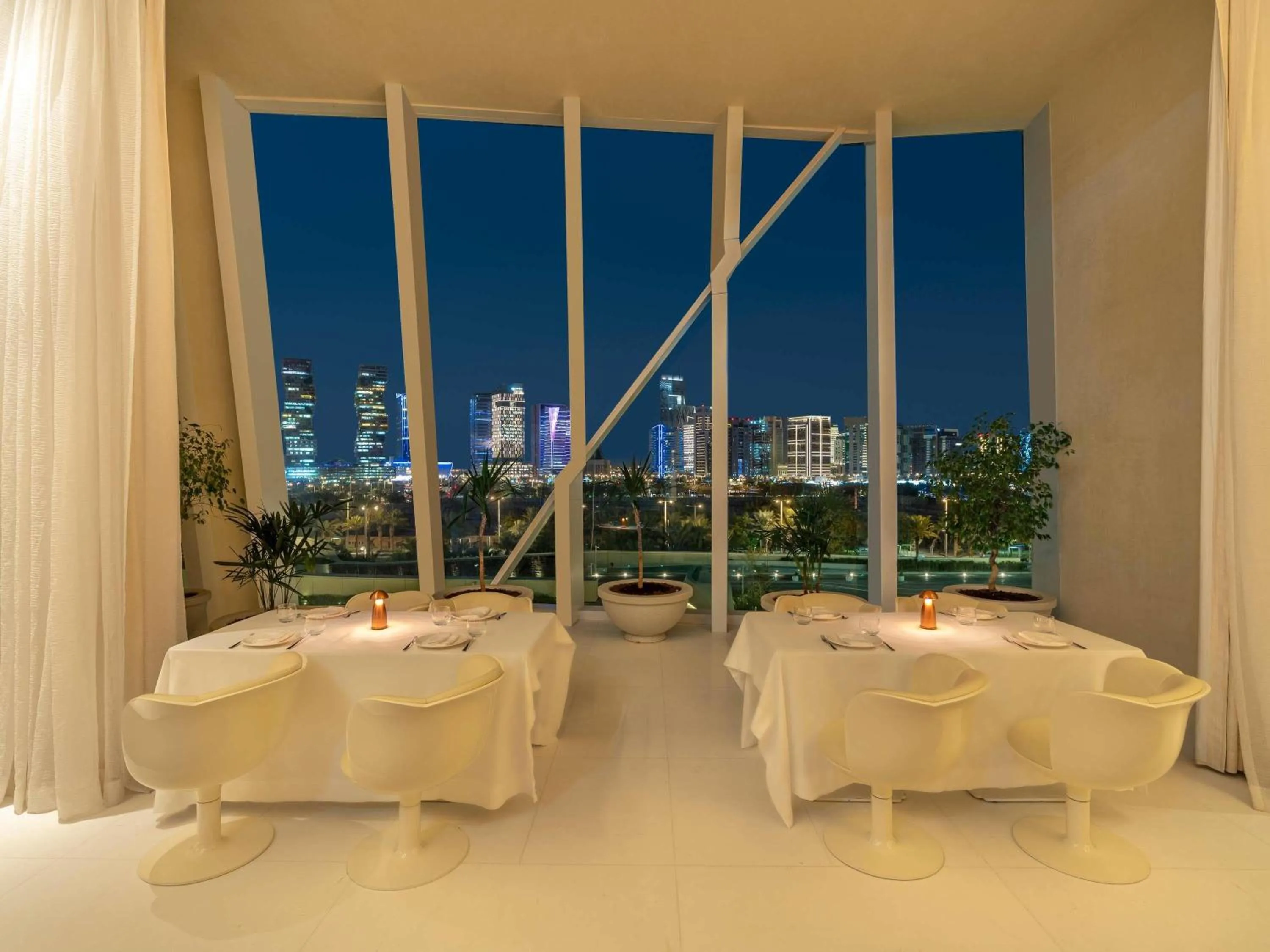 Restaurant/places to eat in Fairmont Doha