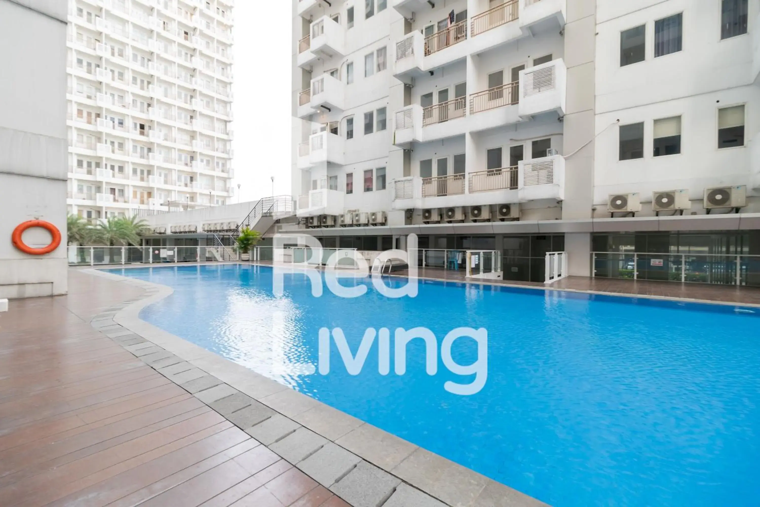 Swimming pool in RedLiving Apartemen Sentul Tower - Skyland Swimming pool in RedLiving Apartemen Sentul Tower - Skyland