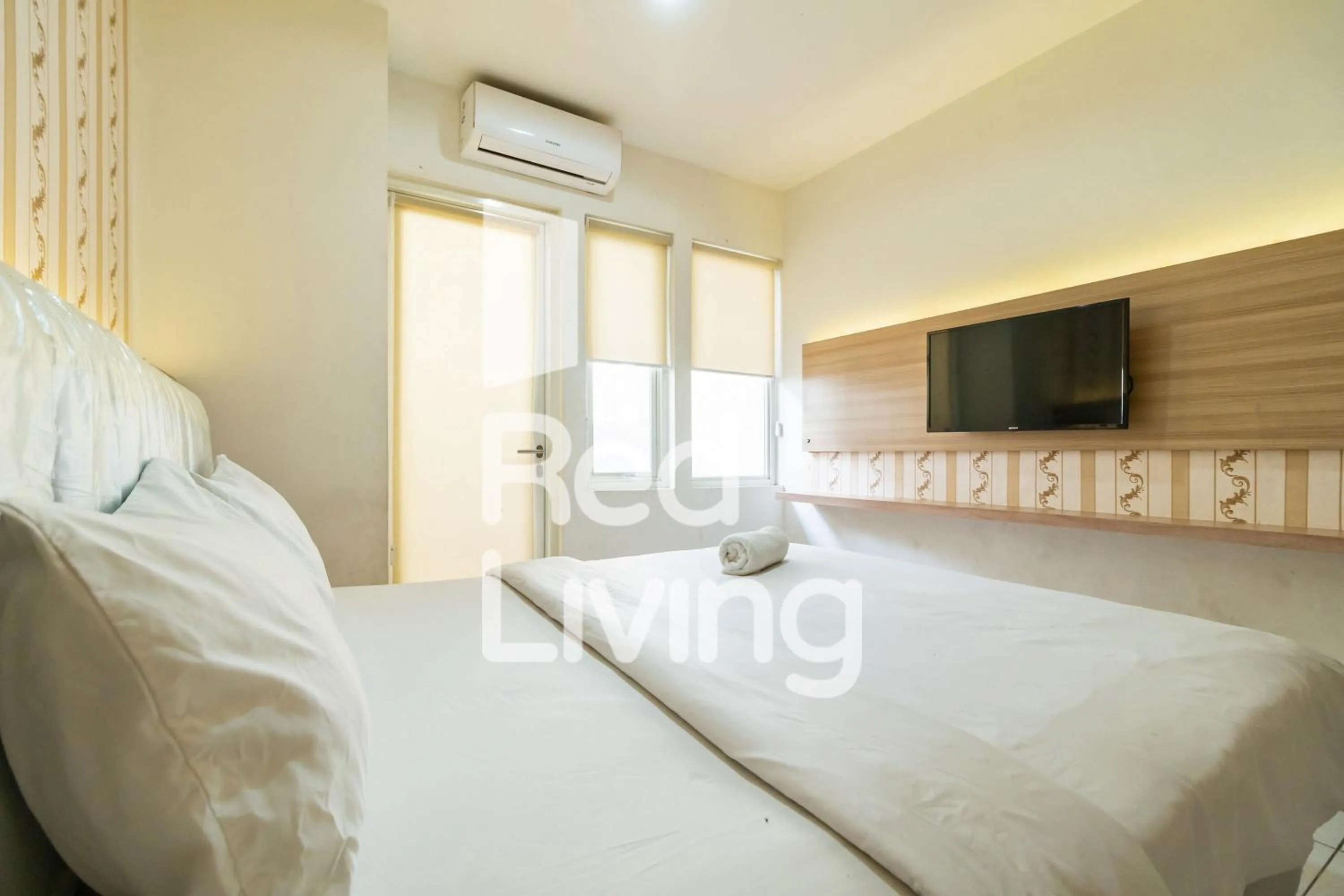 Bedroom, Bed in RedLiving Apartemen Sentul Tower - Skyland