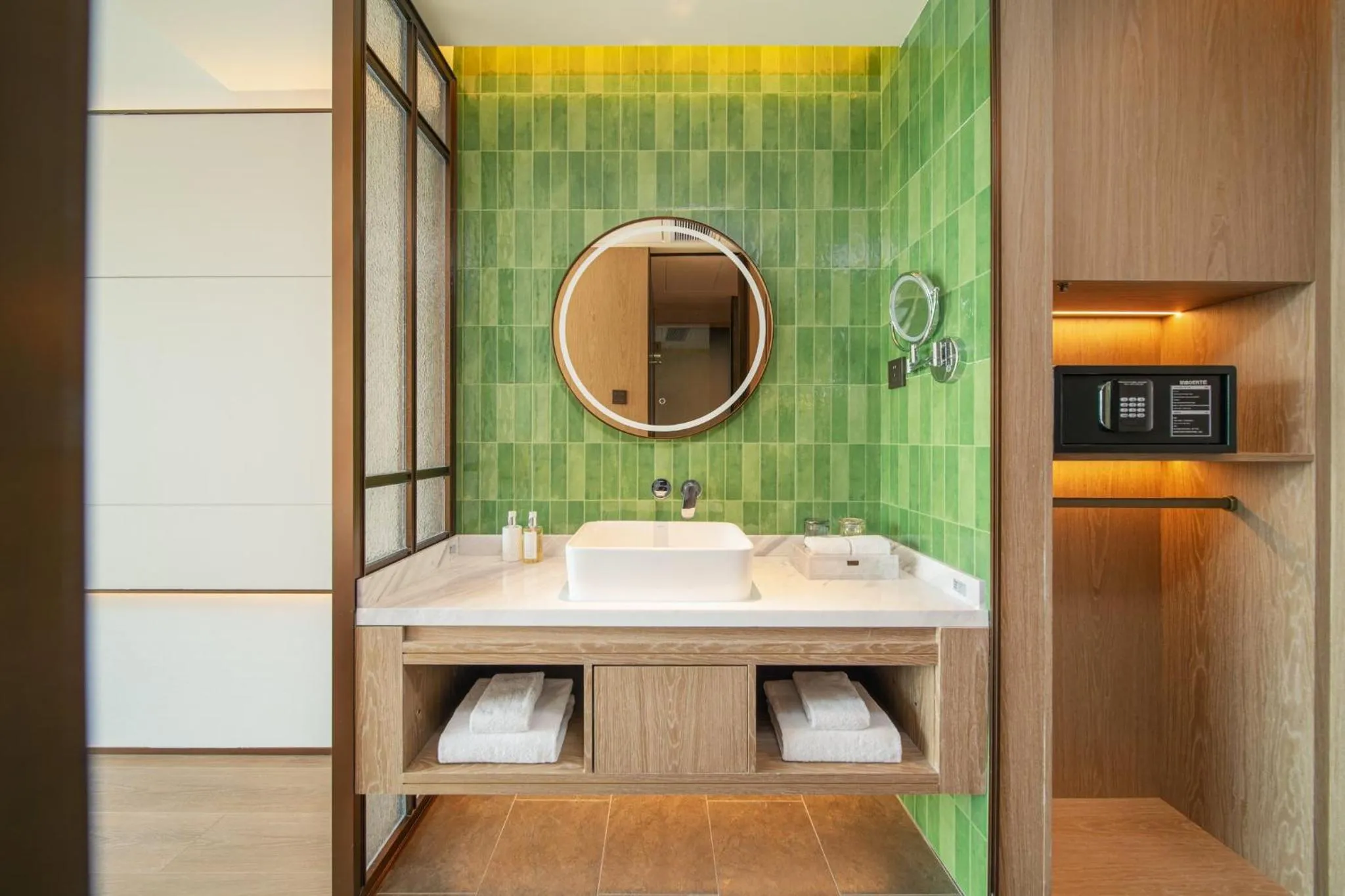 Photo of the whole room in Holiday Inn Zhuhai City Center by IHG