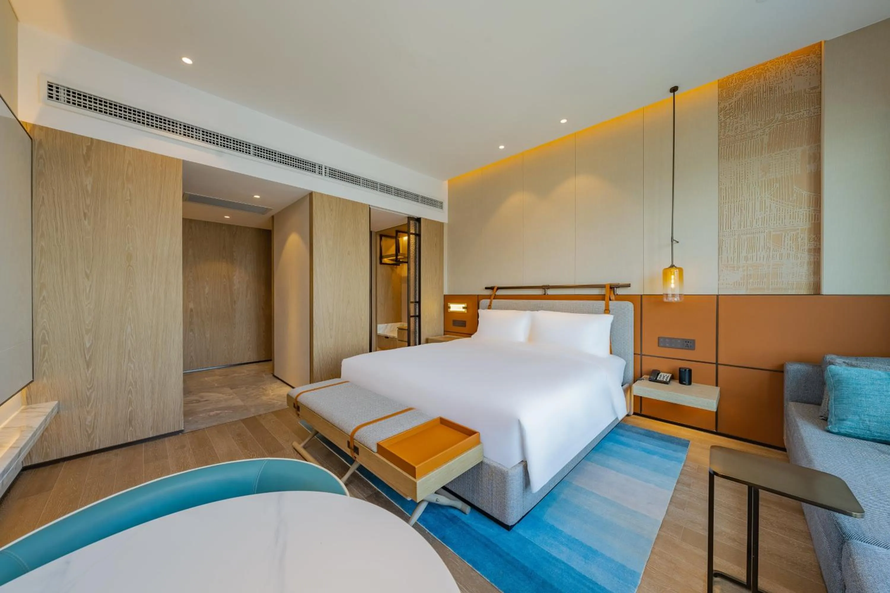 Photo of the whole room, Bed in Holiday Inn Zhuhai City Center by IHG