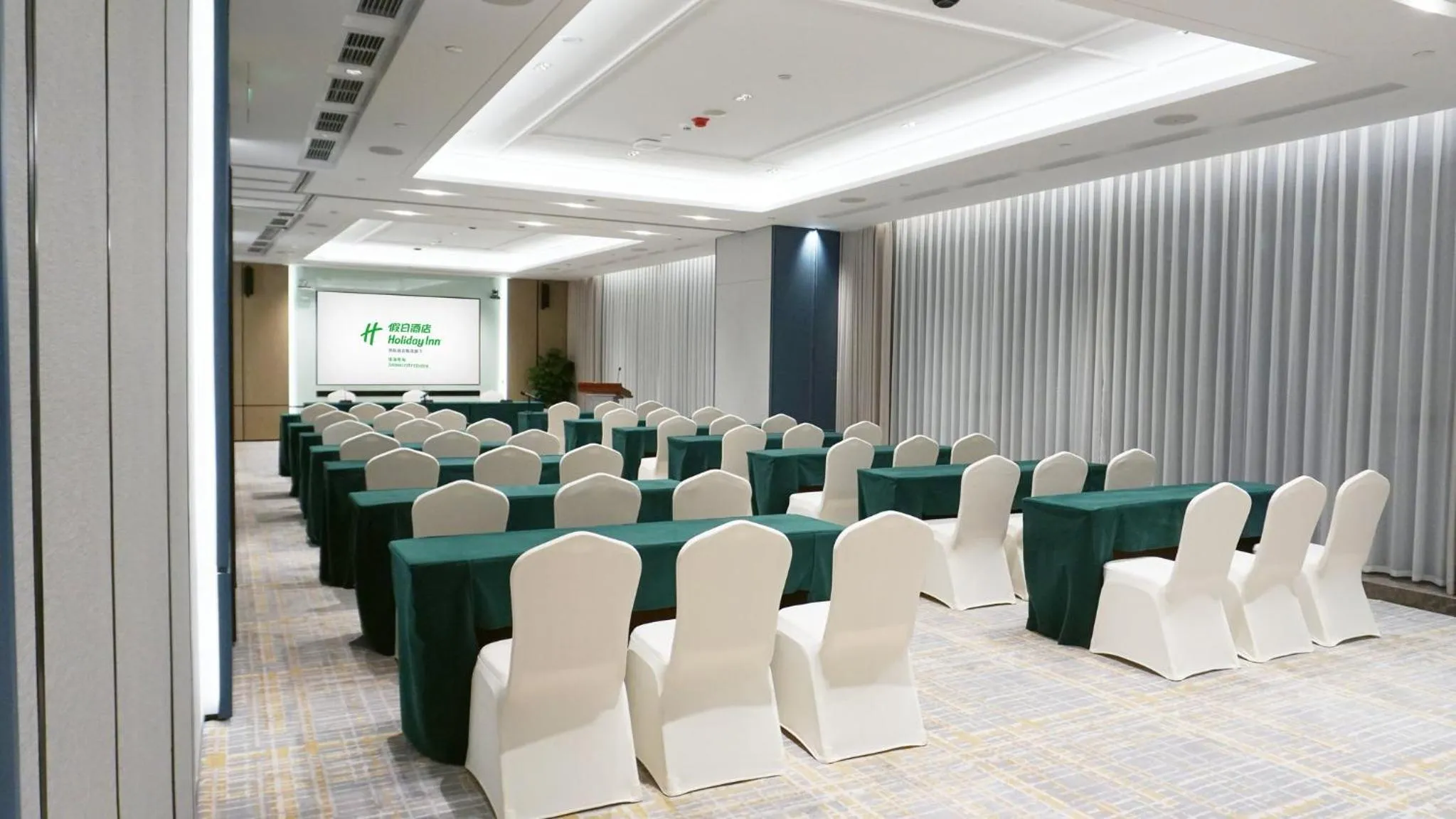 Meeting/conference room in Holiday Inn Zhuhai City Center by IHG