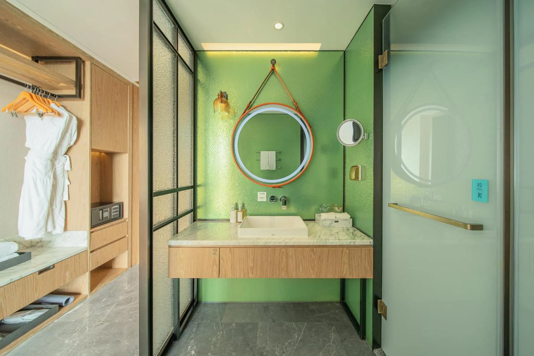 Photo of the whole room in Holiday Inn Zhuhai City Center by IHG