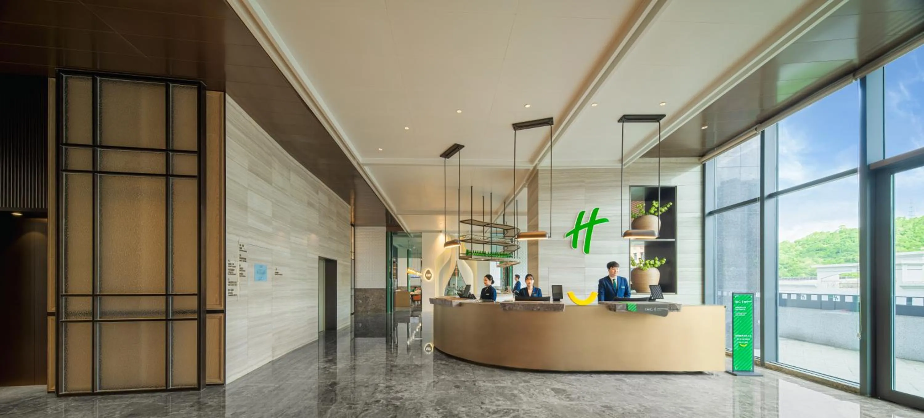 Lobby or reception in Holiday Inn Zhuhai City Center by IHG