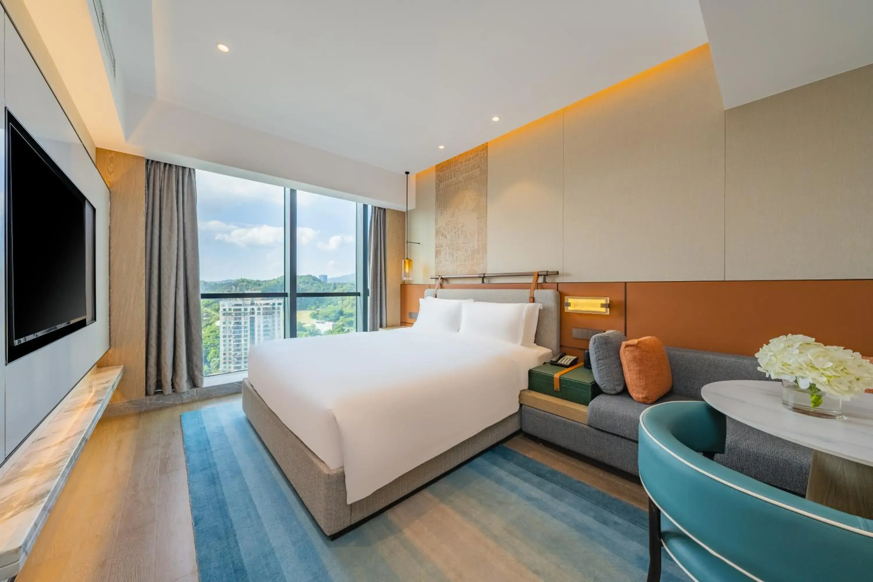 Standard King Room in Holiday Inn Zhuhai City Center by IHG Standard King Room in Holiday Inn Zhuhai City Center by IHG