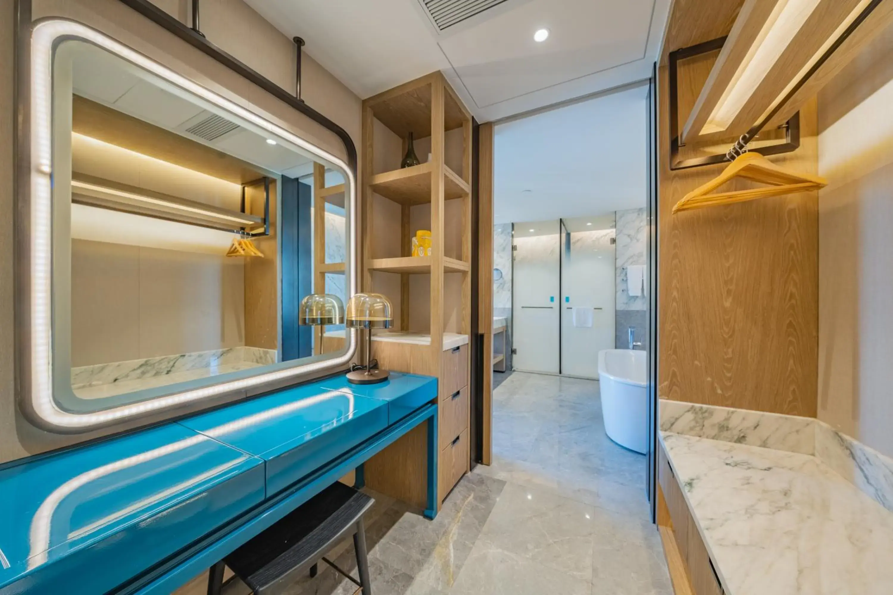 wardrobe, Bed in Holiday Inn Zhuhai City Center by IHG wardrobe, Bed in Holiday Inn Zhuhai City Center by IHG