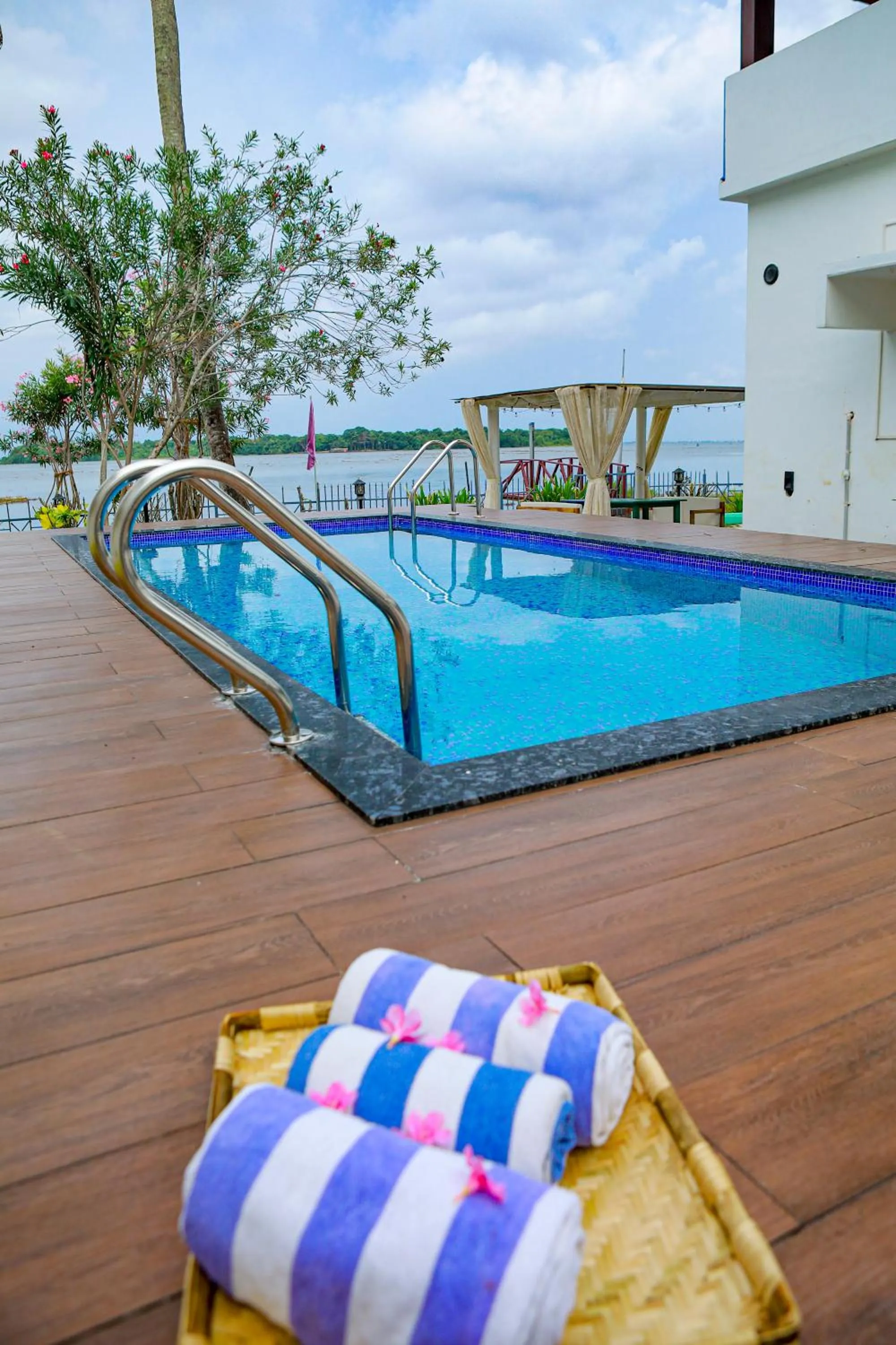Day in Seclude by the Lake, Alleppey
