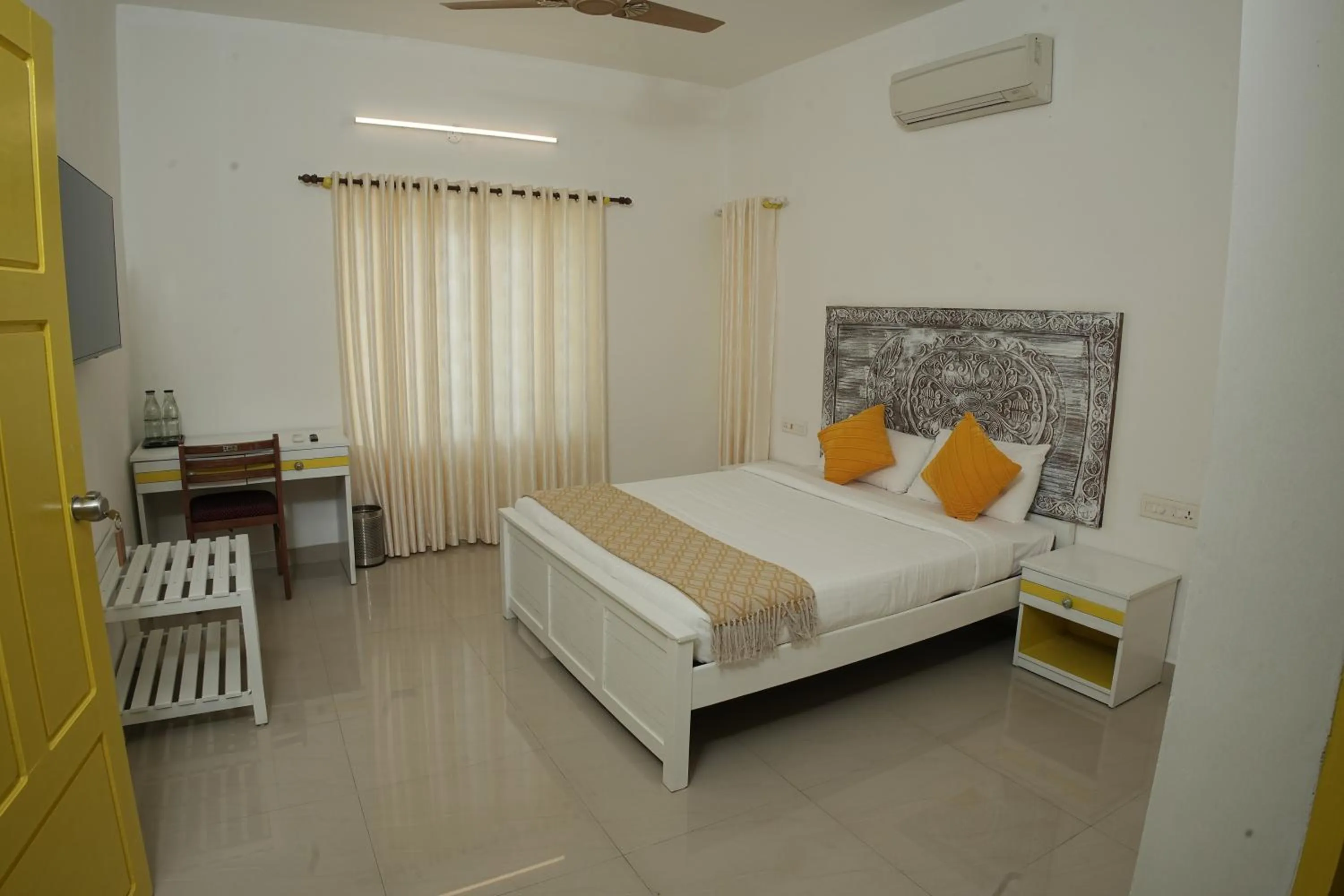 Photo of the whole room, Bed in Seclude by the Lake, Alleppey