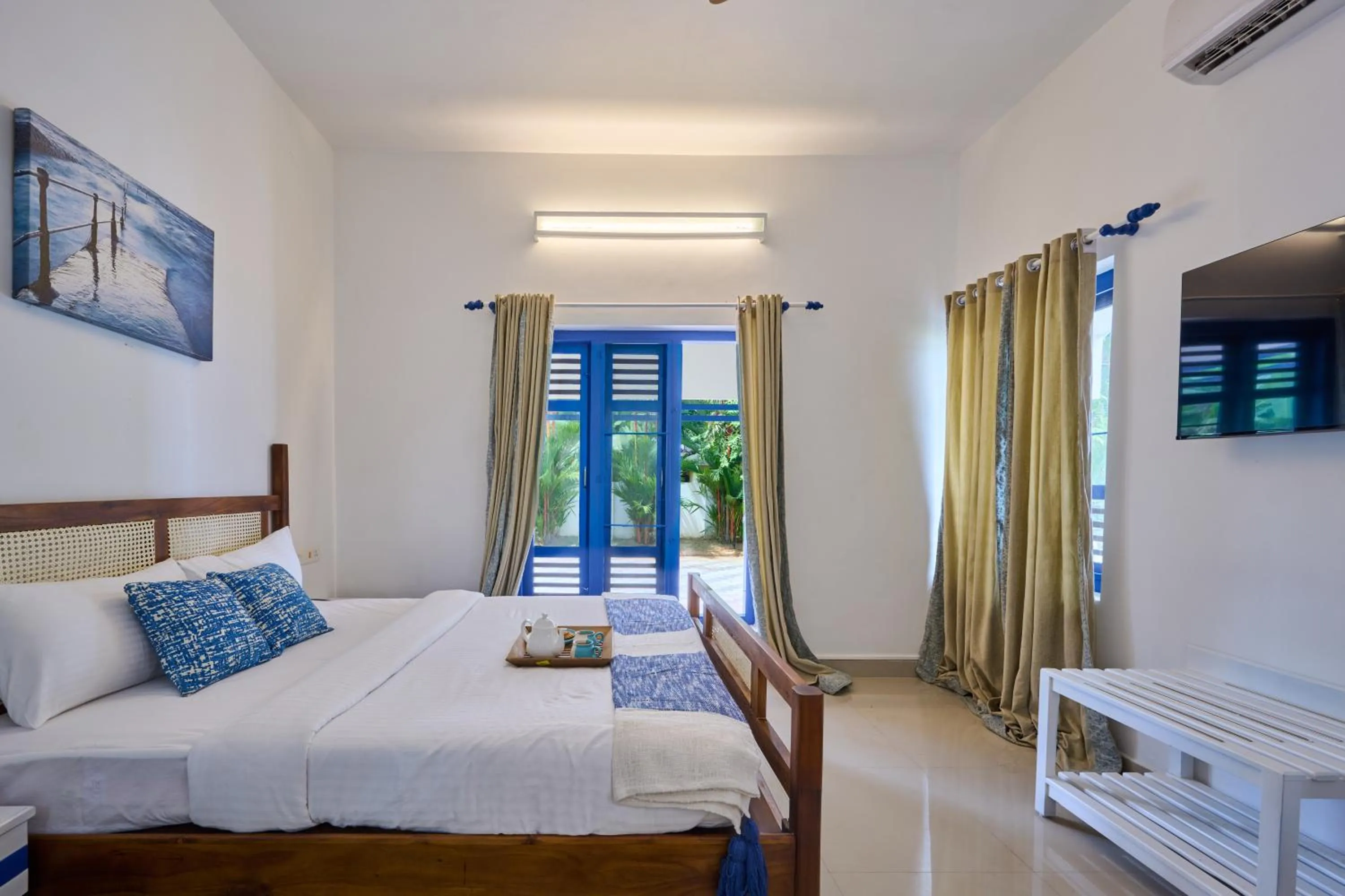 Bed in Seclude by the Lake, Alleppey