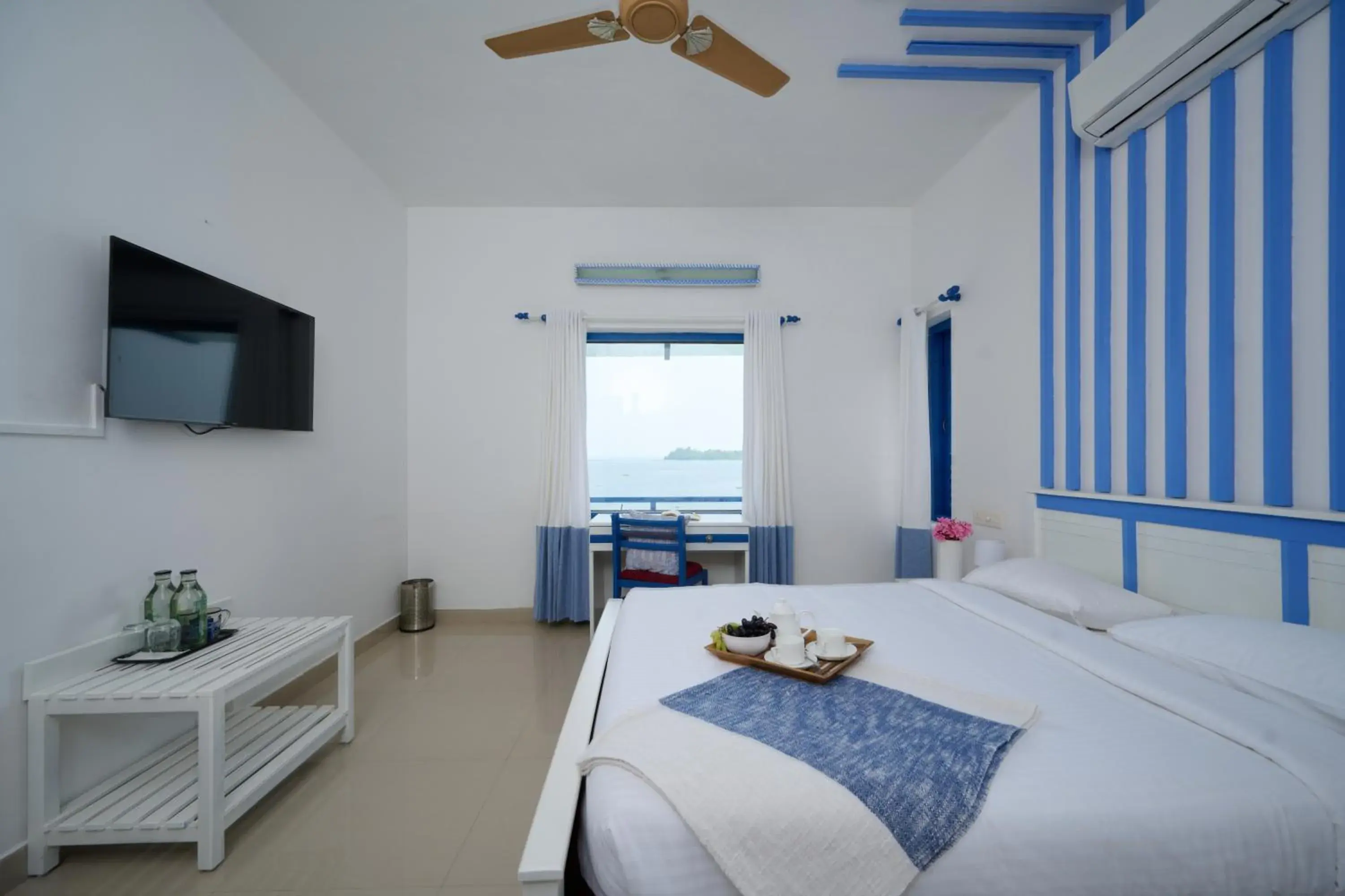 Bed in Seclude by the Lake, Alleppey Bed in Seclude by the Lake, Alleppey