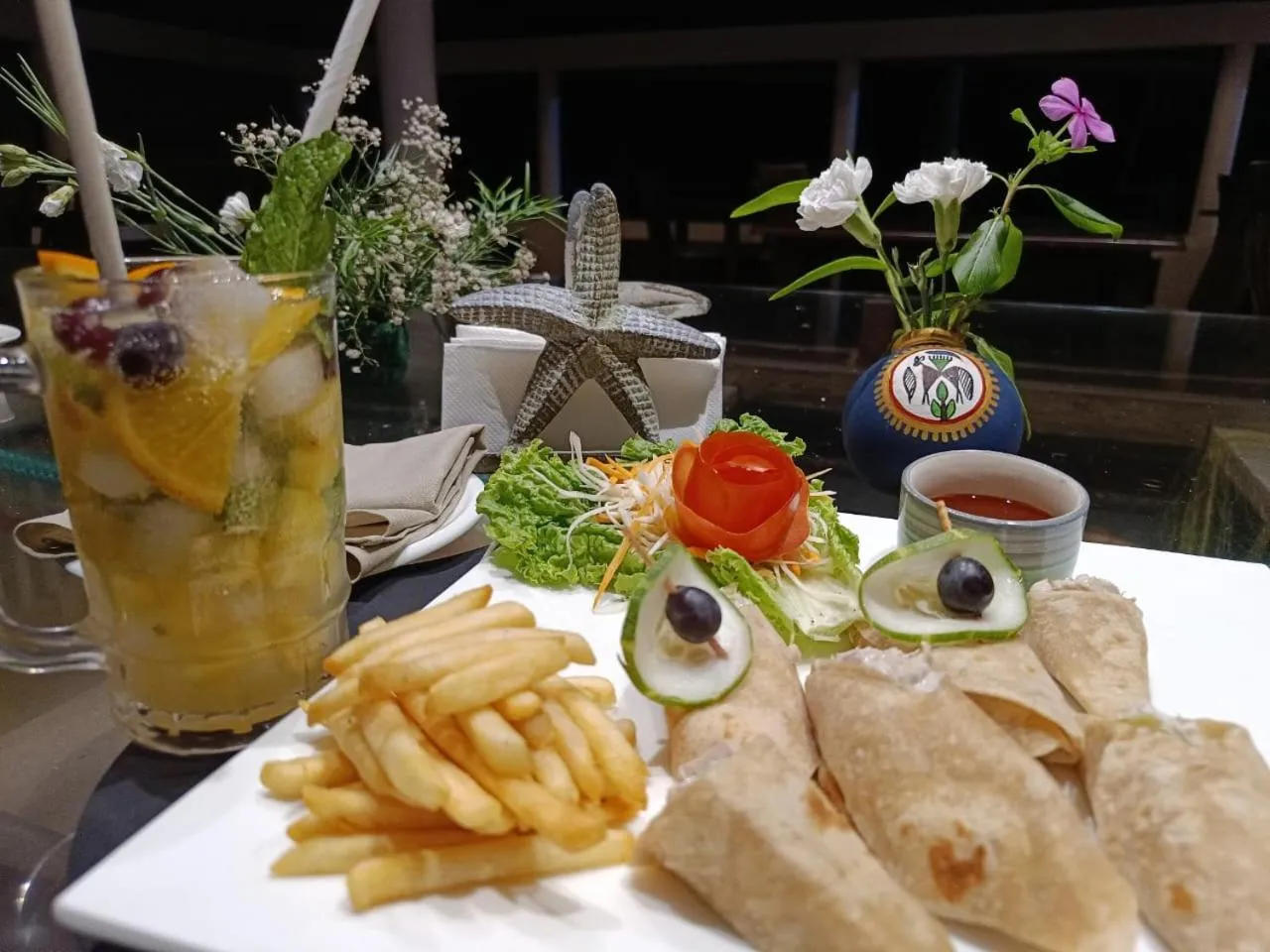 Restaurant/places to eat in Seclude by the Lake, Alleppey