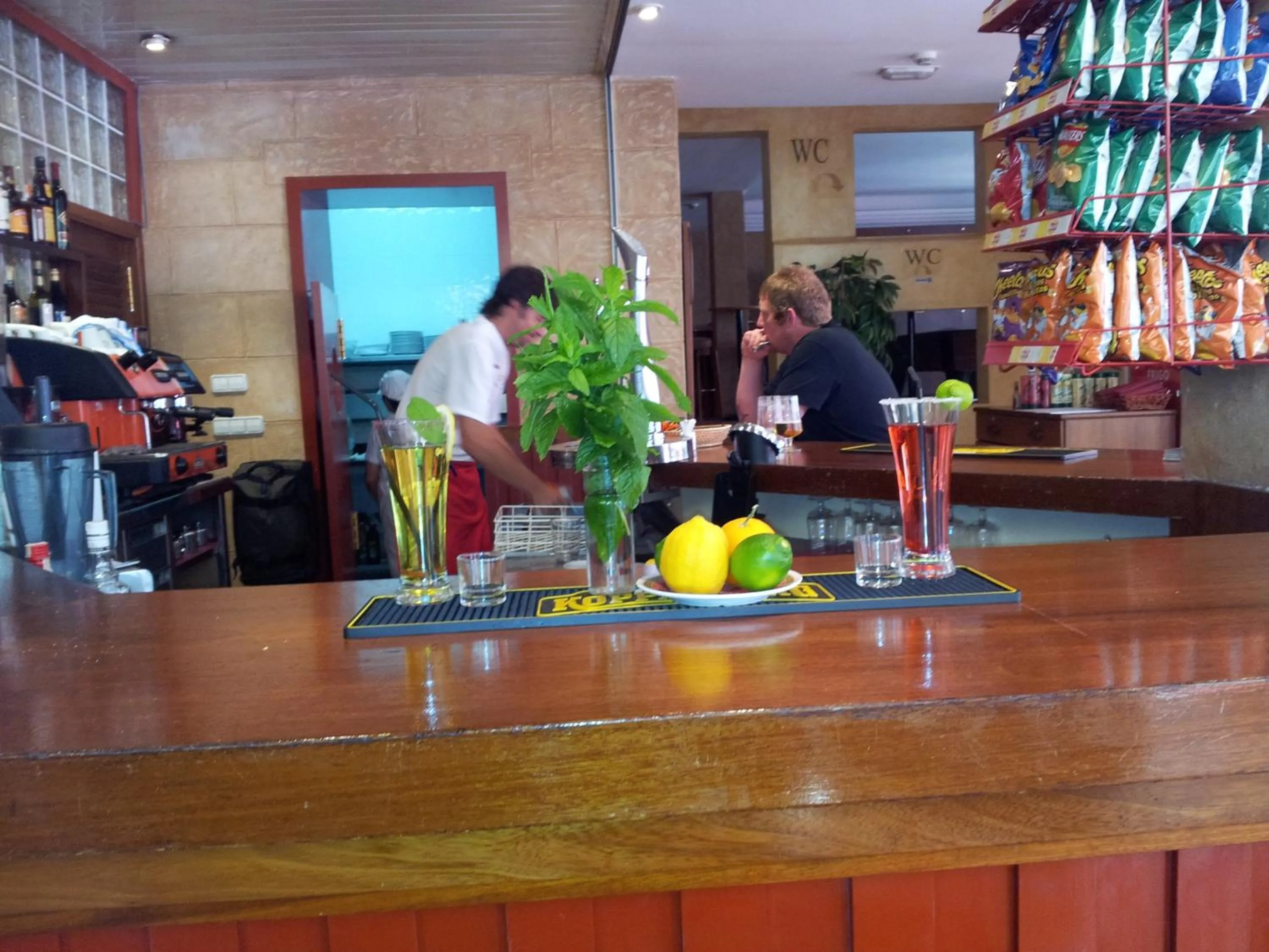 People in Apartamentos Casa Maria