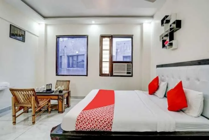 Bedroom, Bed in Hotel O Seventy stay in