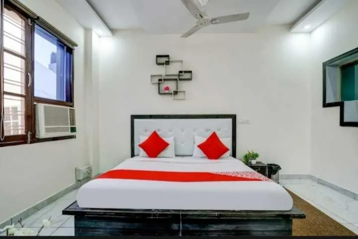 Bedroom, Bed in Hotel O Seventy stay in