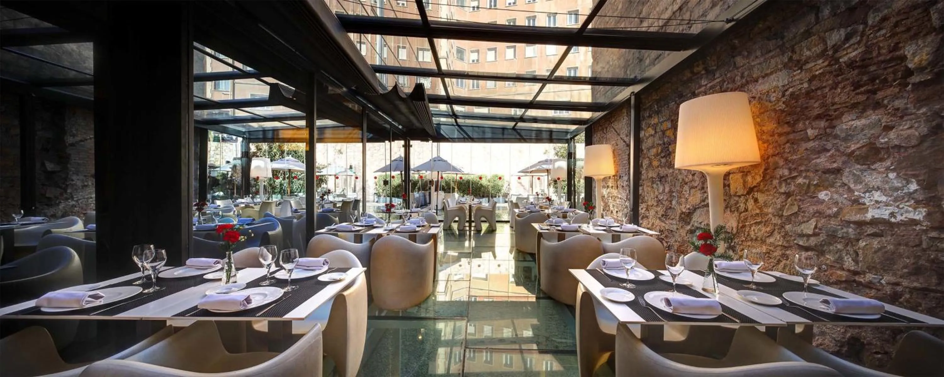 Restaurant/places to eat in Olivia Plaza Hotel