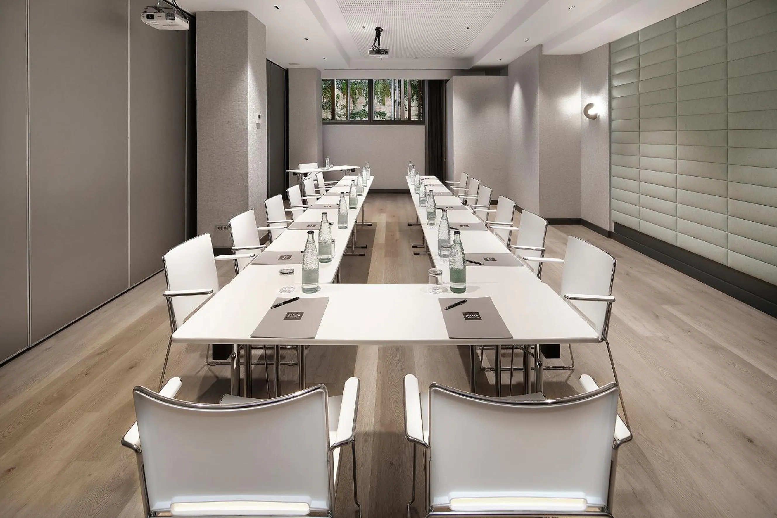 Meeting/conference room in Olivia Plaza Hotel