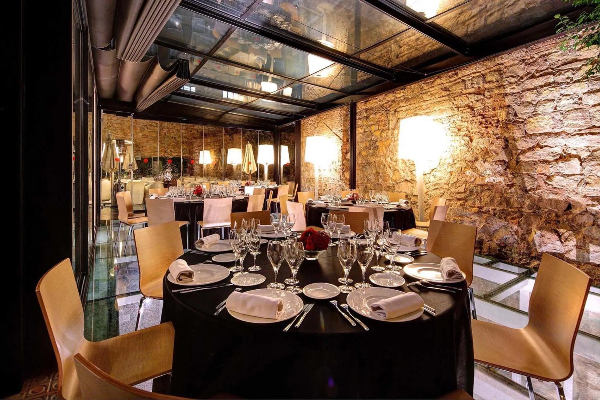 Restaurant/places to eat in Olivia Plaza Hotel