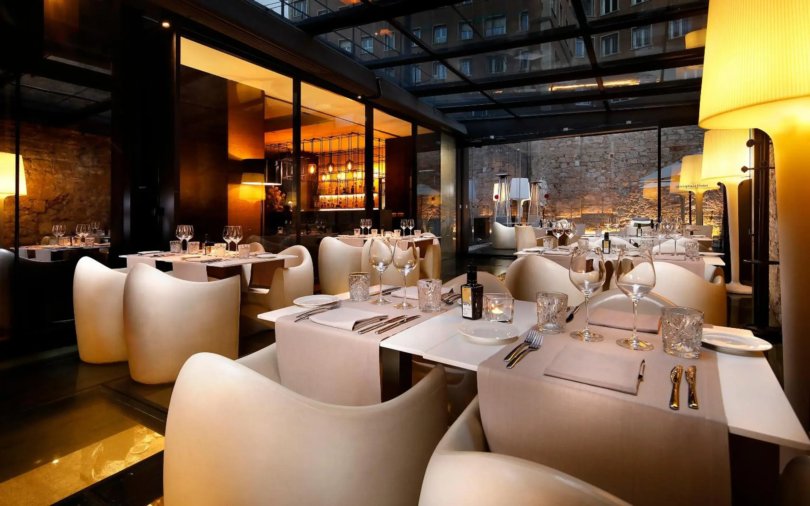 Restaurant/places to eat in Olivia Plaza Hotel Restaurant/places to eat in Olivia Plaza Hotel