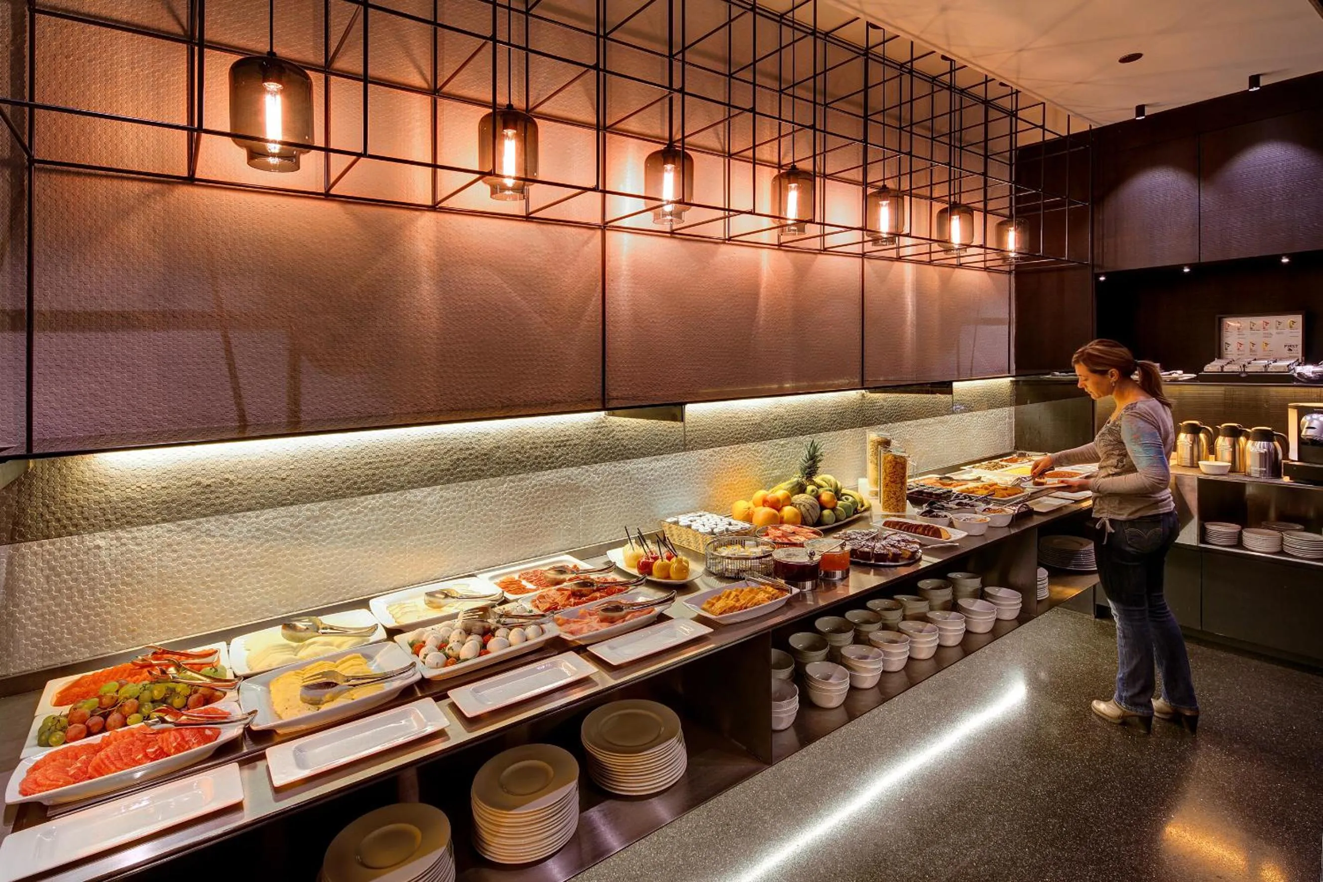 Restaurant/places to eat in Olivia Plaza Hotel